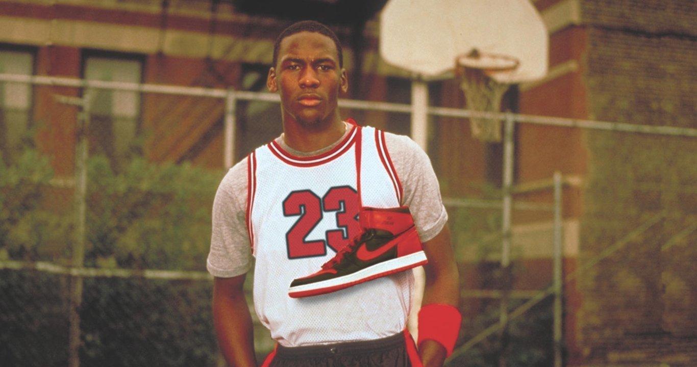 Basketball-Legende Michael Jordan mit Jordan 1