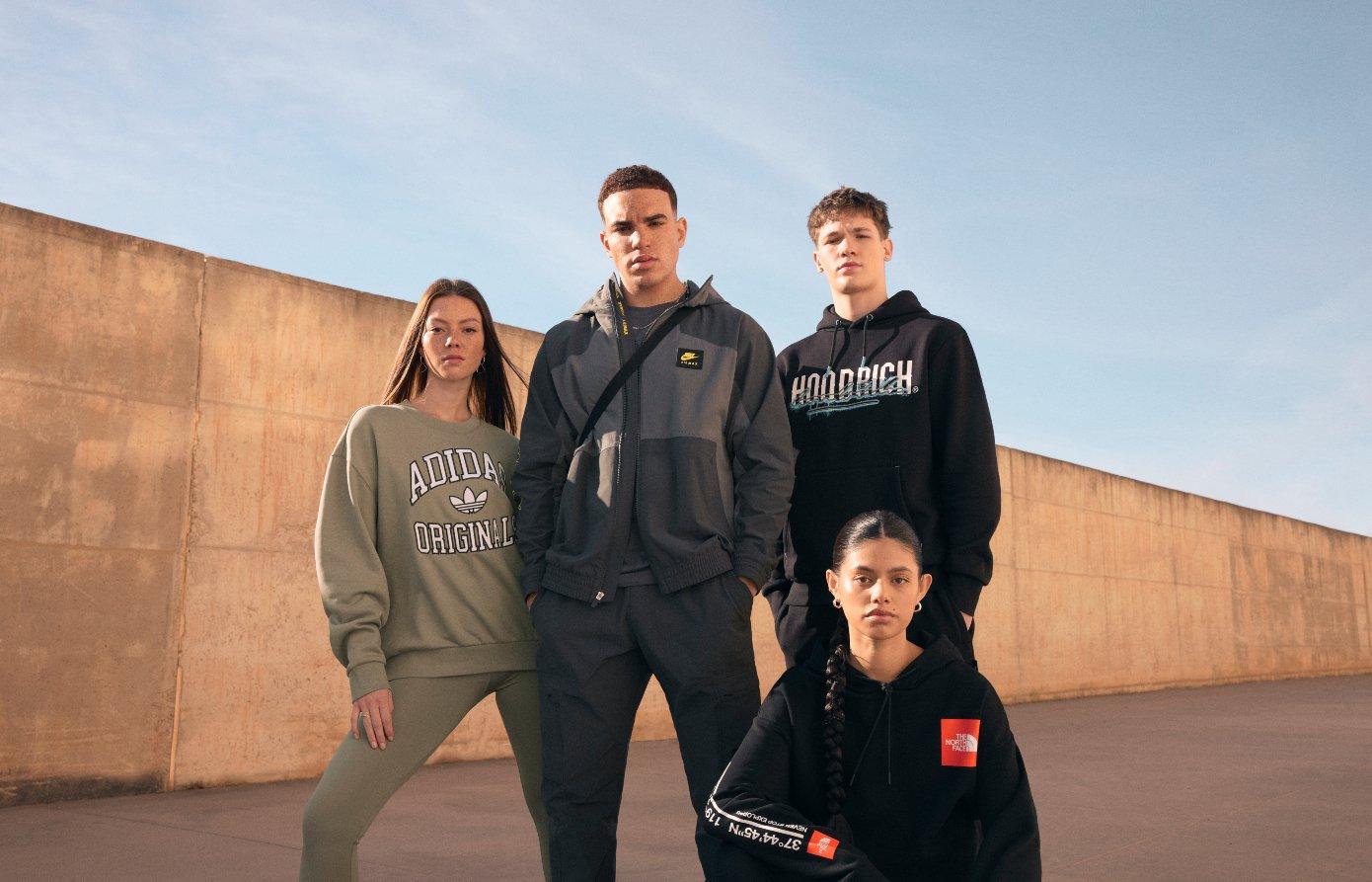 Modelos vistinedo los outfits streetwear exclusivos de JD