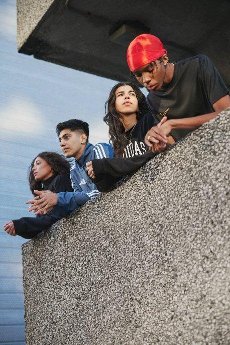 Modelos portando colecciones de Nike, adidas y The North Face