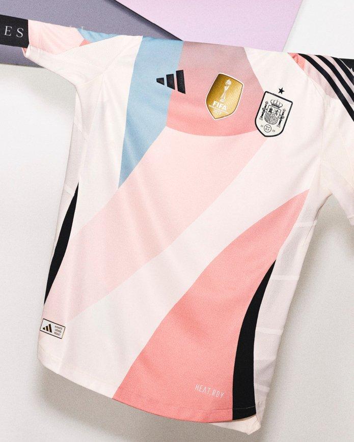 Segunda equipación de la selección española femenina 2025 para Eurocopa