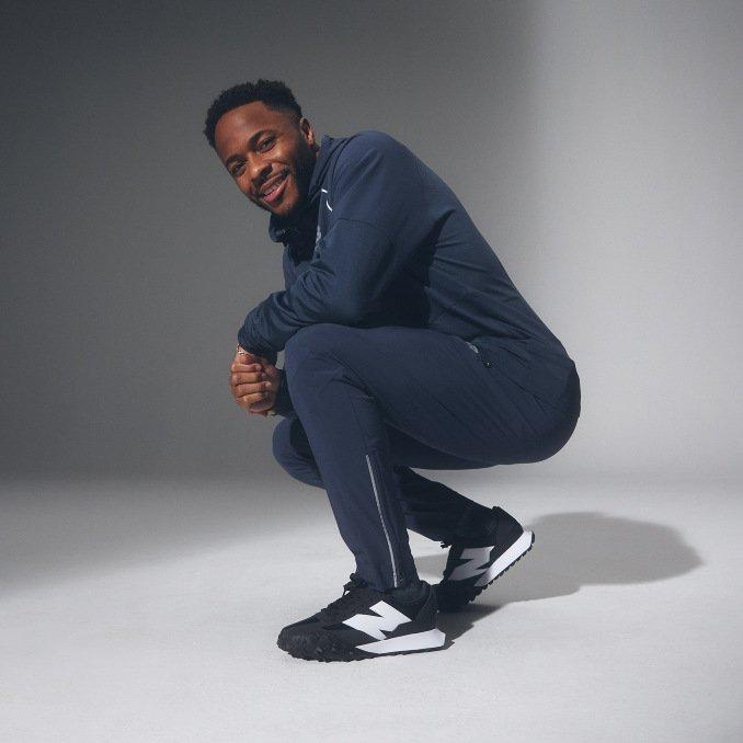 Raheem Sterling con New Balance XC-72