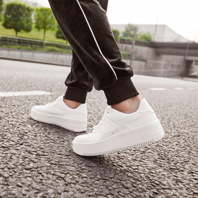 NIKE AIR FORCE 1 BRANCAS