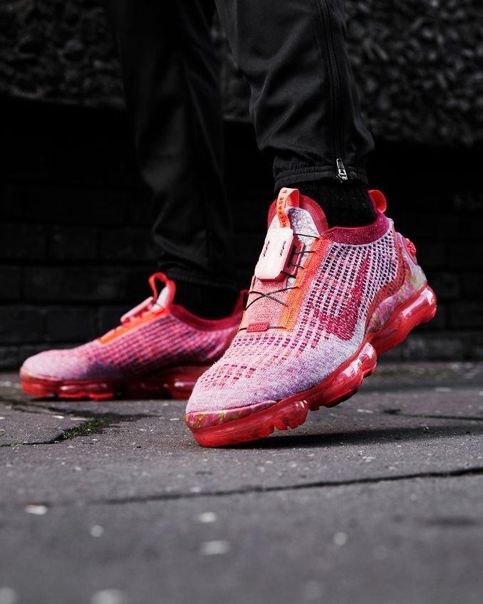 Nike Air Vapormax Flyknit in Rot-Rosa