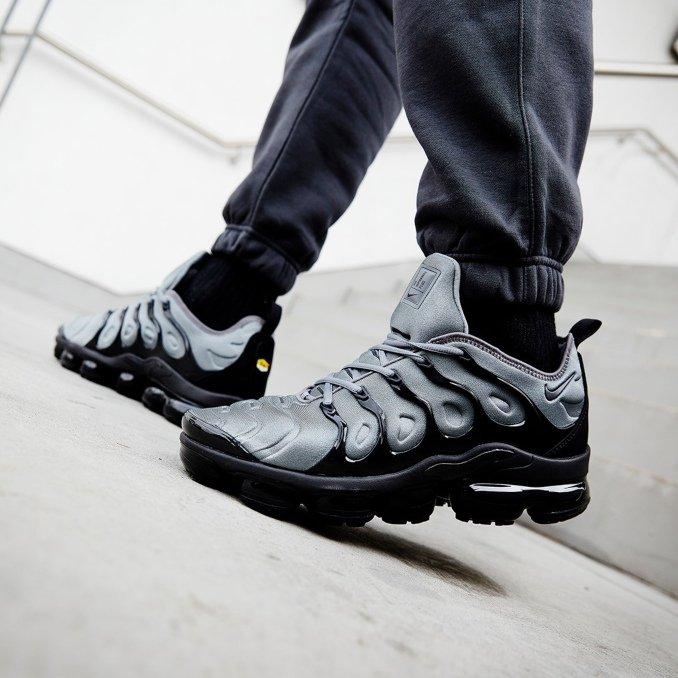 Nike Vapormax Plus cinzento