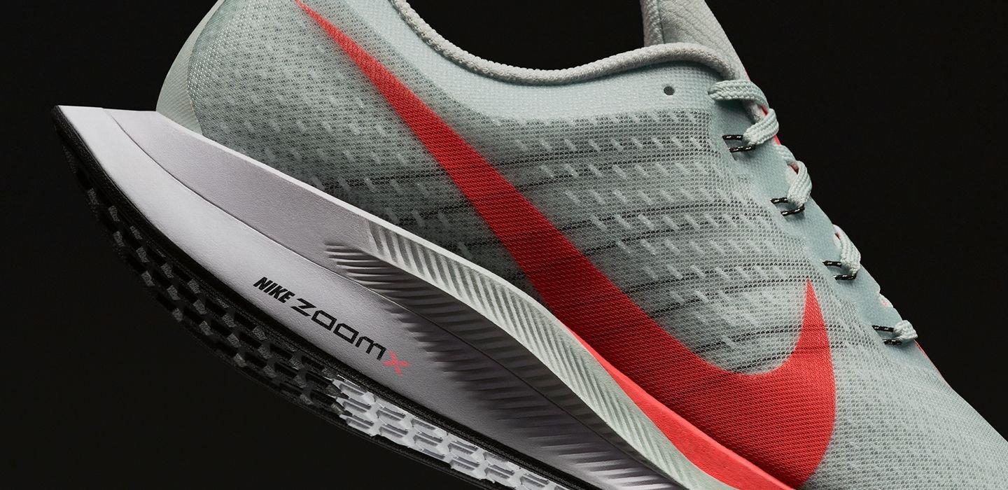 Nike Zoom Sneaker in Grau