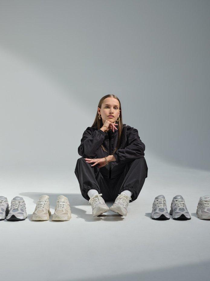 Natalie vistiendo las 9060