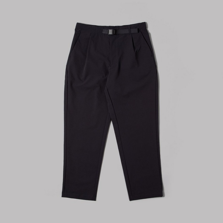 One Tuck Tapered Pant