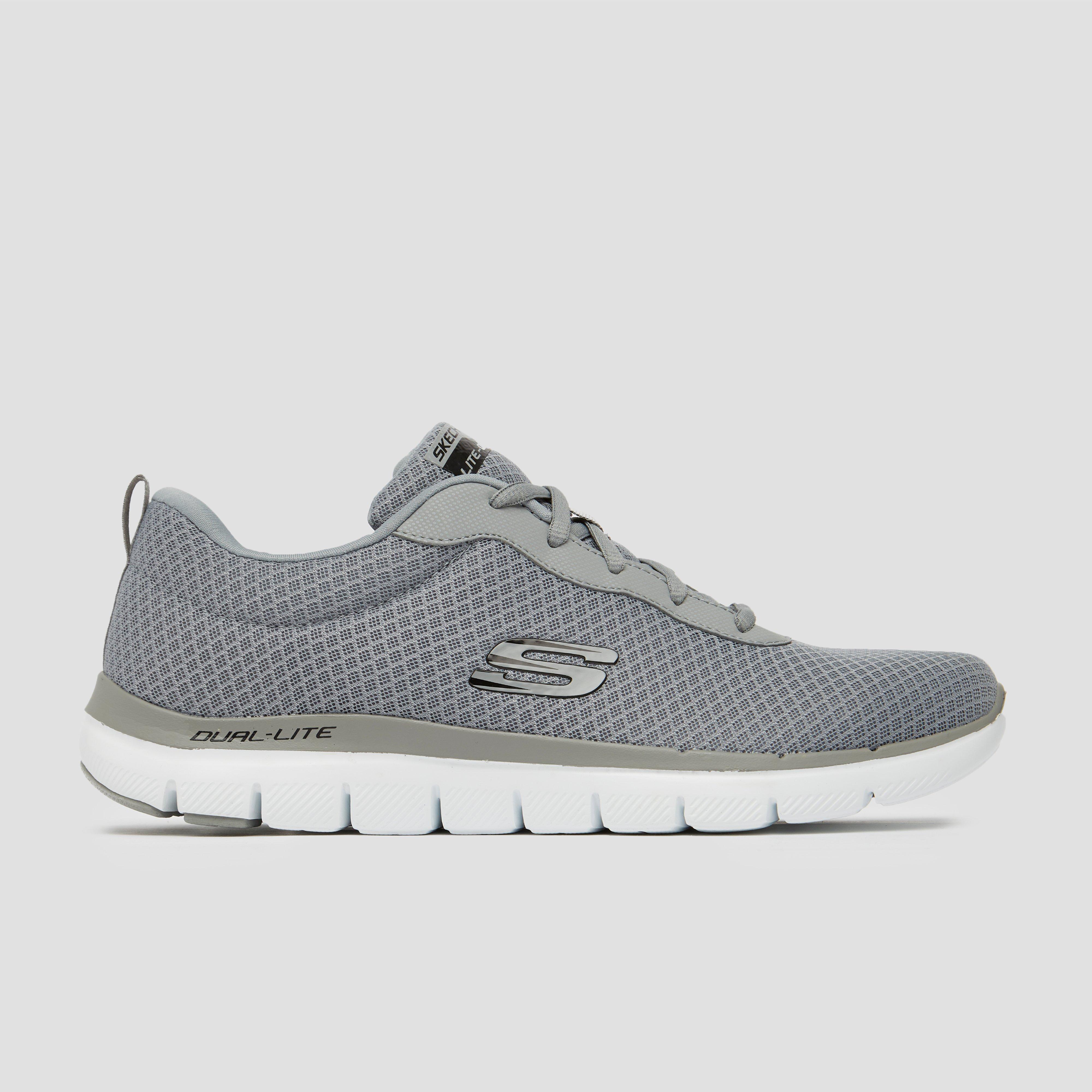 grijze skechers