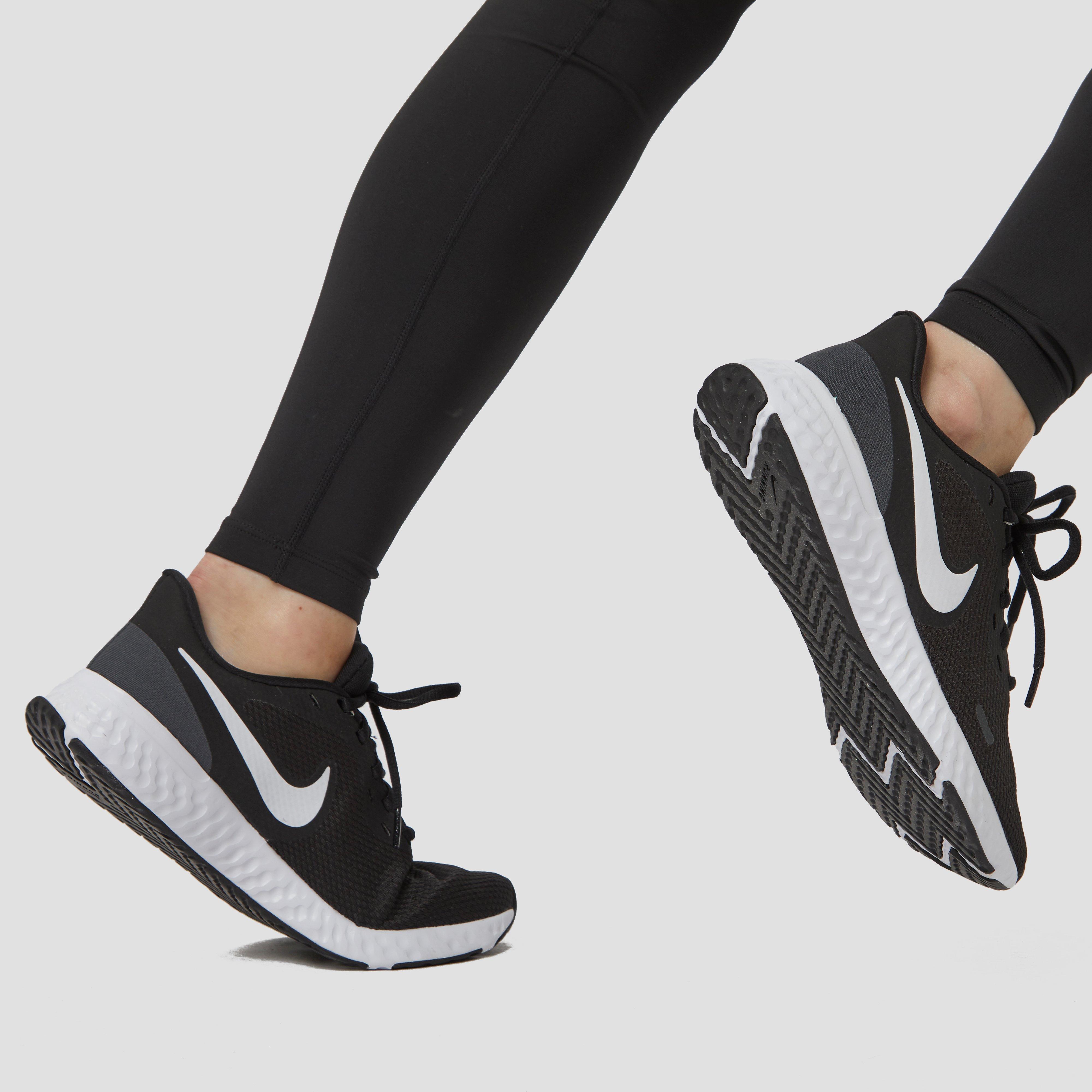 NIKE REVOLUTION 5 HARDLOOPSCHOENEN ZWART/WIT DAMES