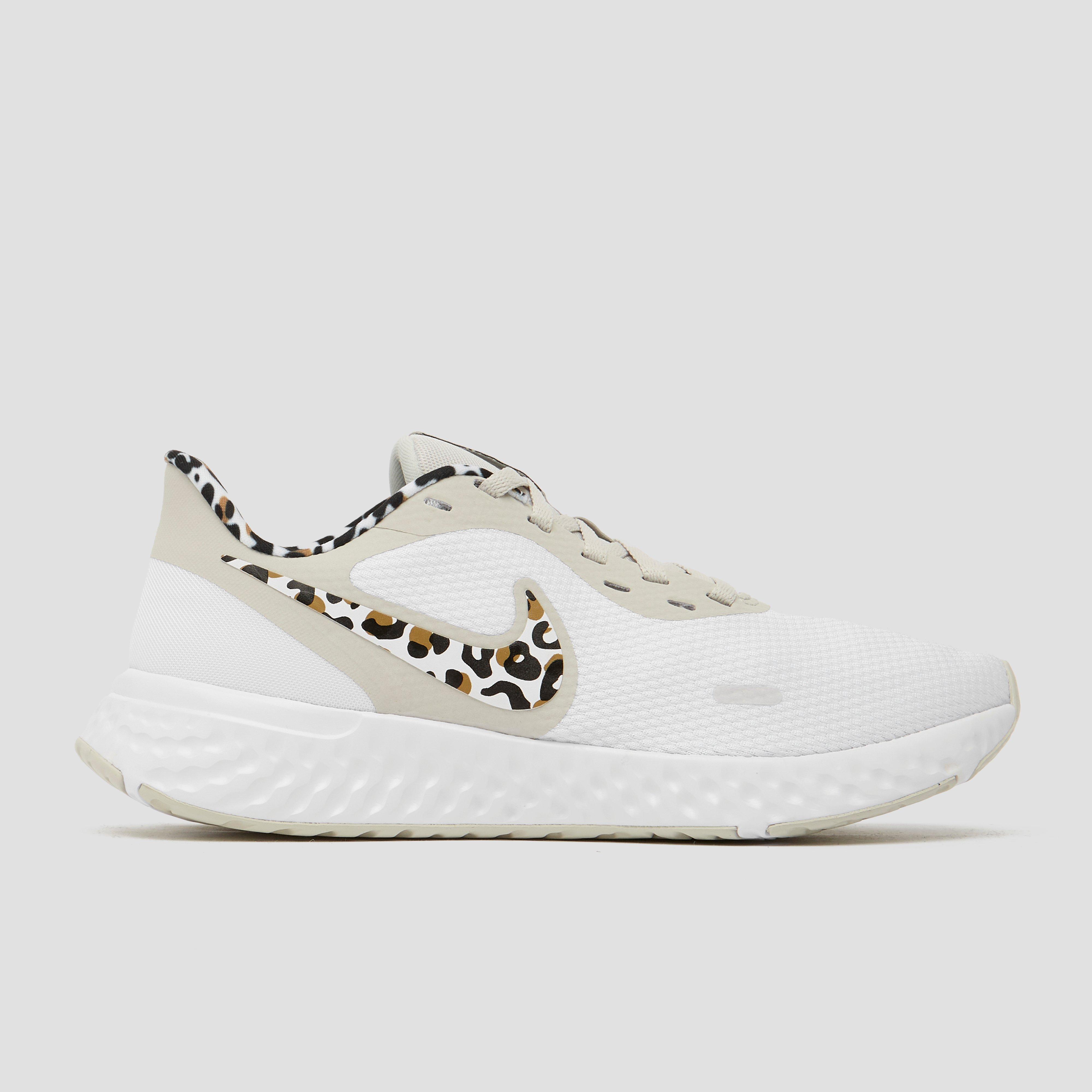 NIKE REVOLUTION 5 HARDLOOPSCHOENEN WIT/BRUIN DAMES