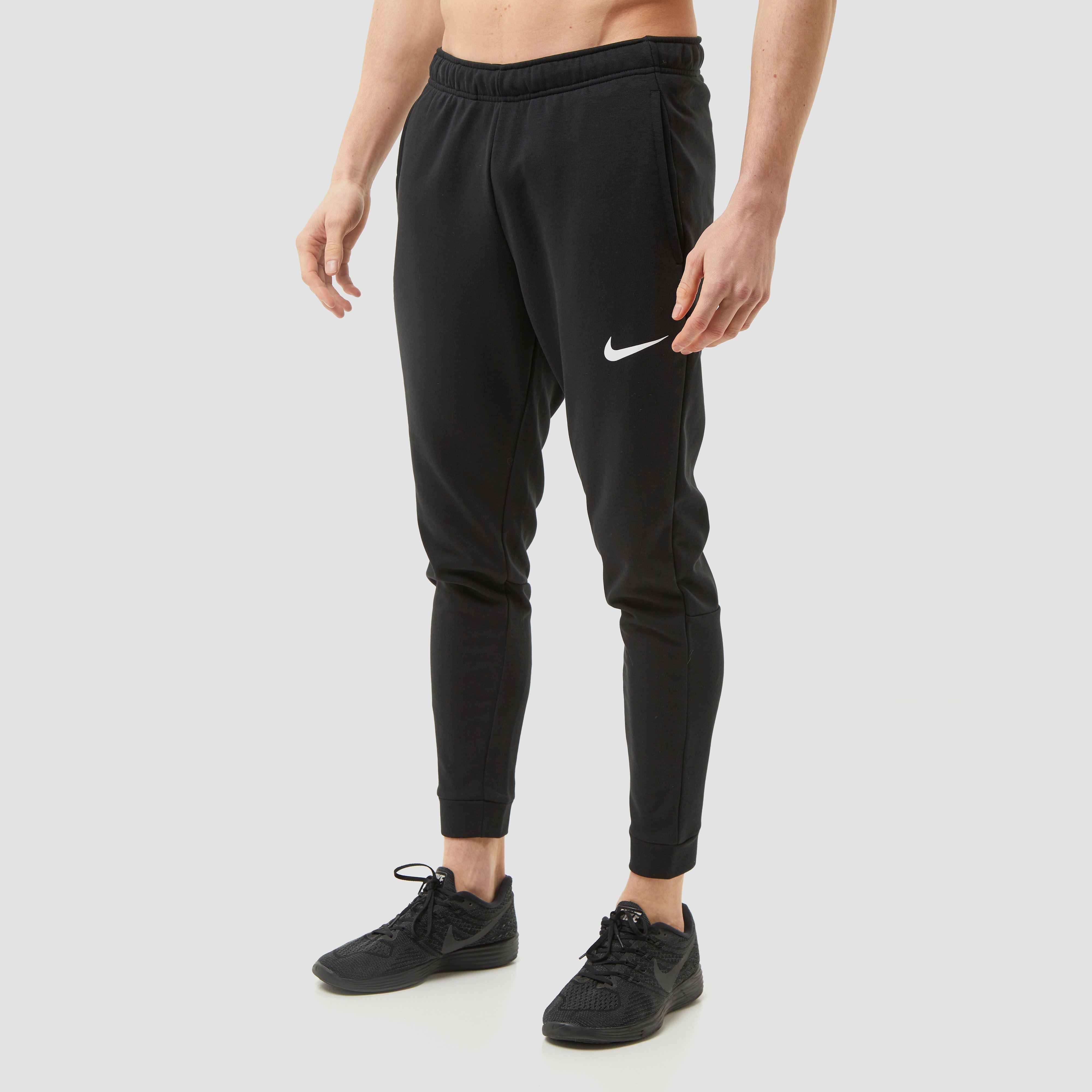 wond Snikken Bruin NIKE DRI-FIT TAPERED FLEECE TRAININGSBROEK ZWART HEREN