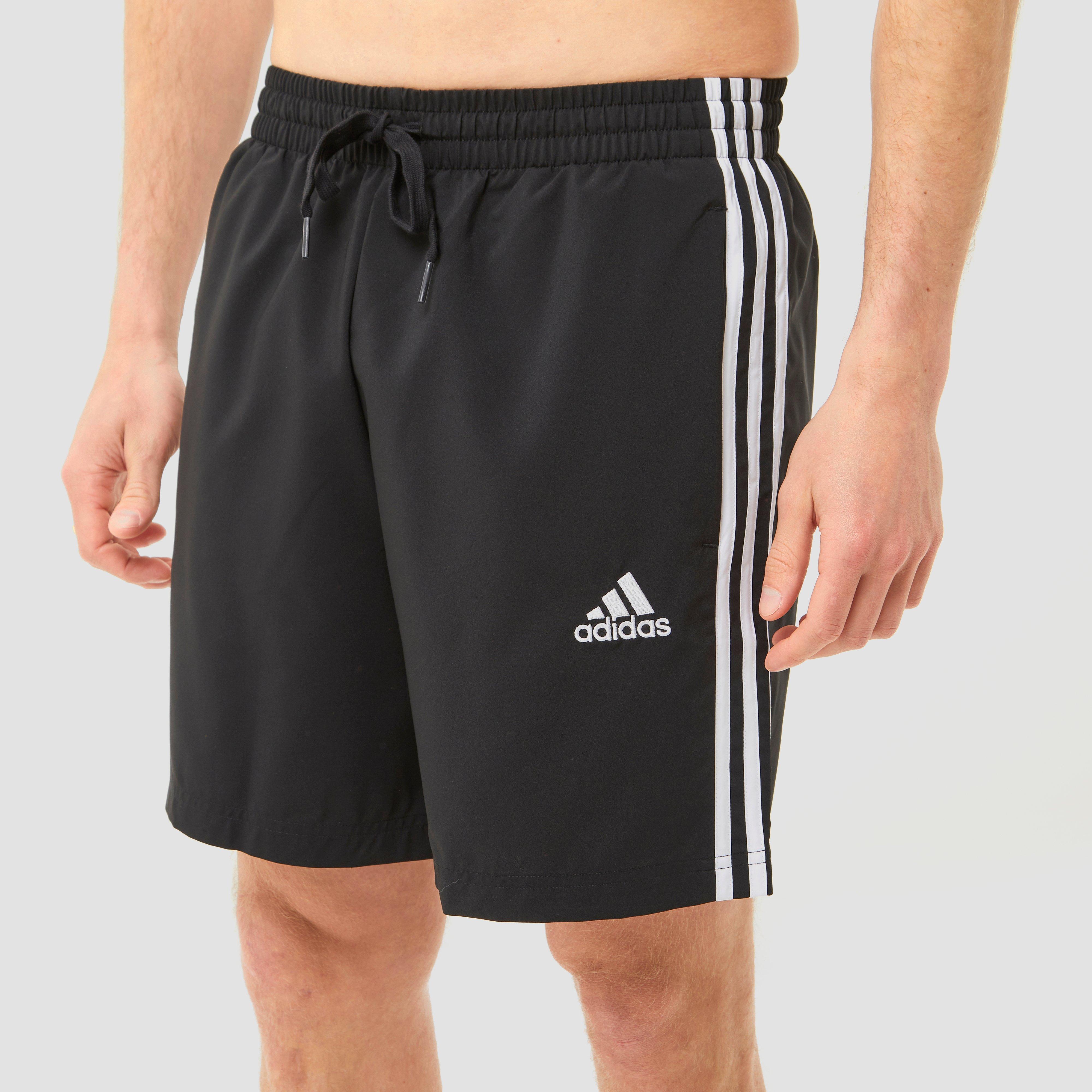 ADIDAS AEROREADY ESSENTIALS CHELSEA 3-STRIPES KORTE BROEK ZWART HEREN