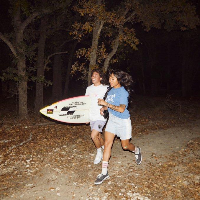 Ropa Stranger Things x Quiksilver