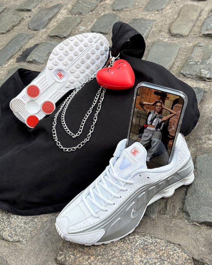 Nike Shox R4