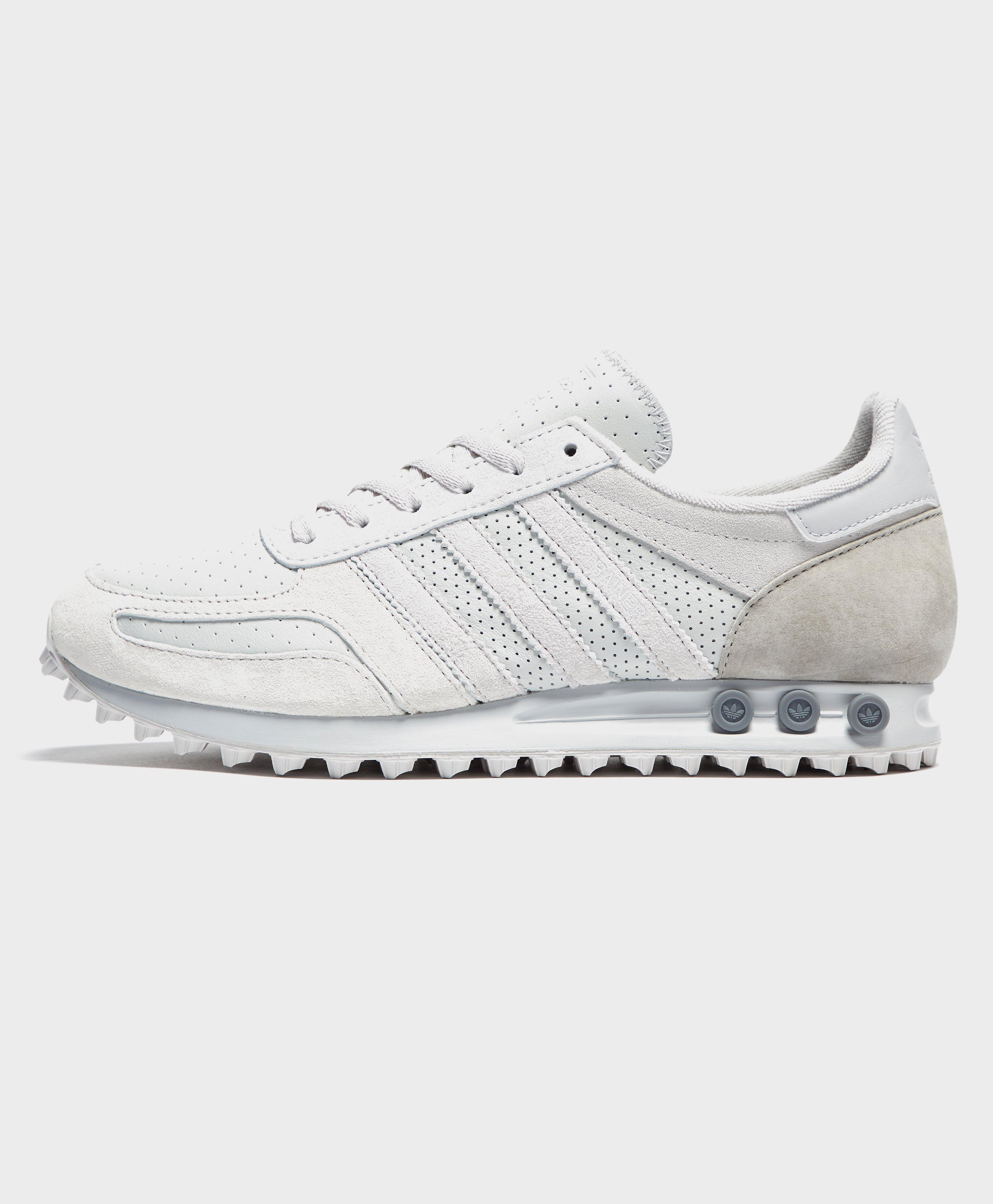 la trainer adidas white