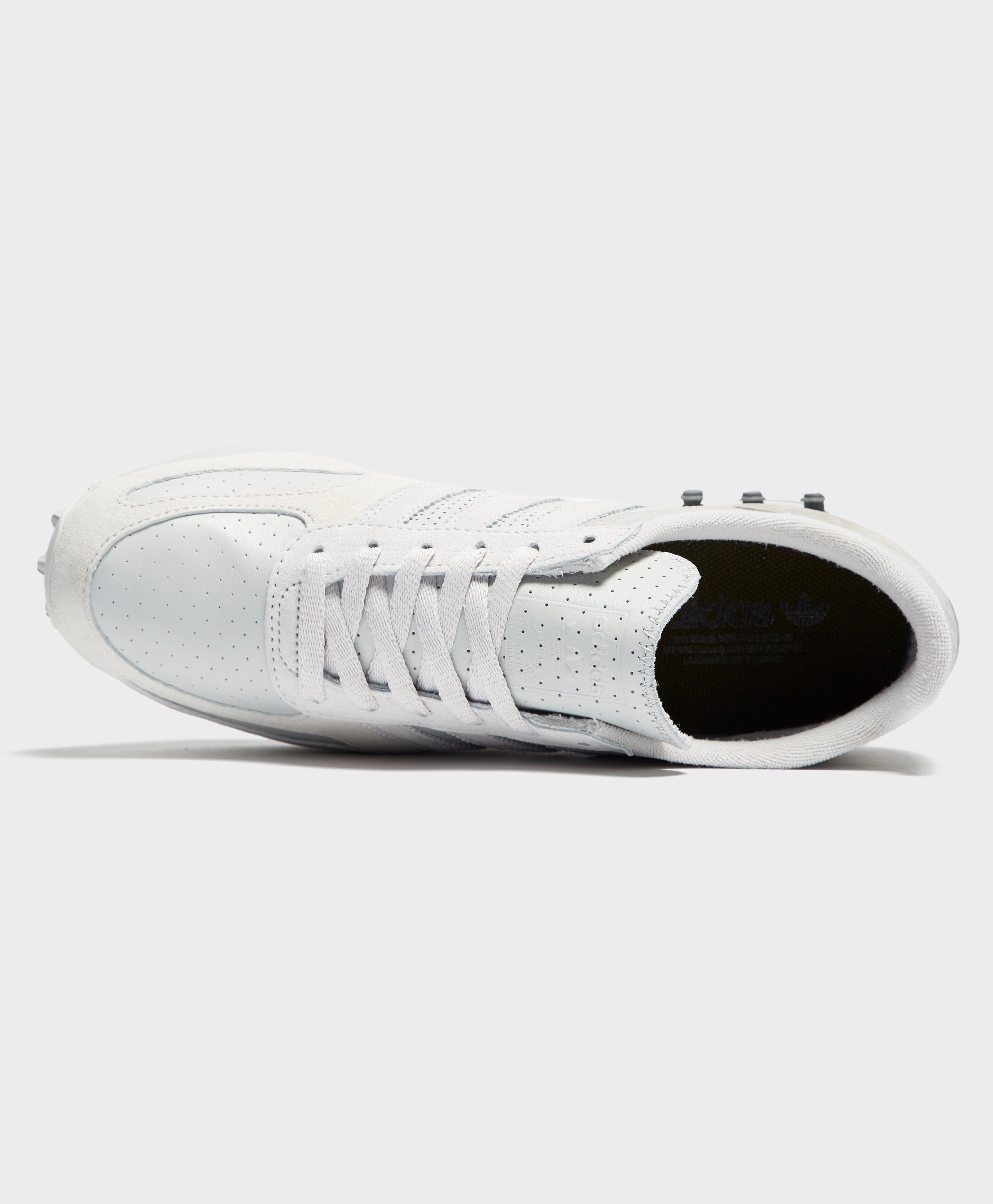 la trainer adidas white