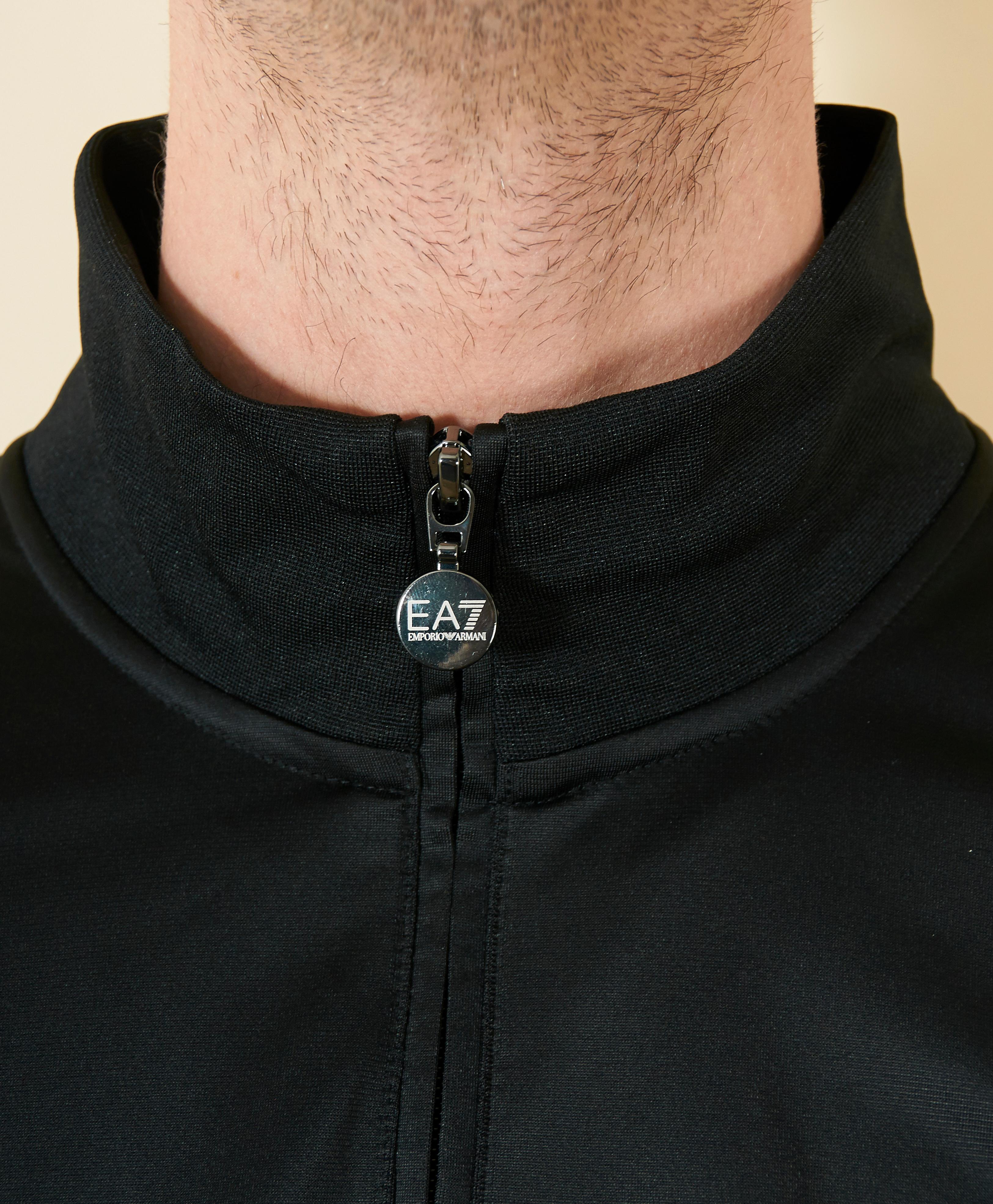 ea7 chain