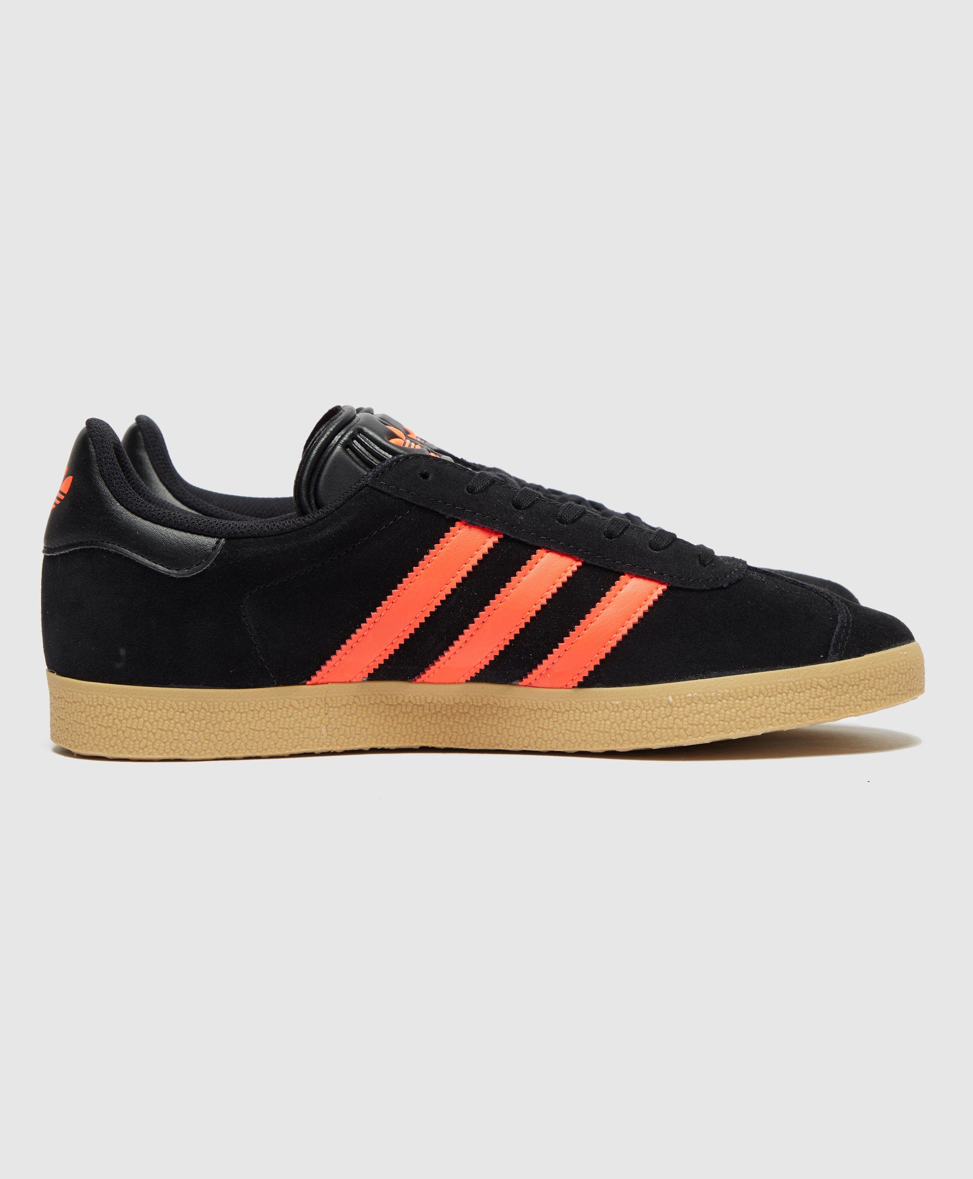 adidas gazelle scotts