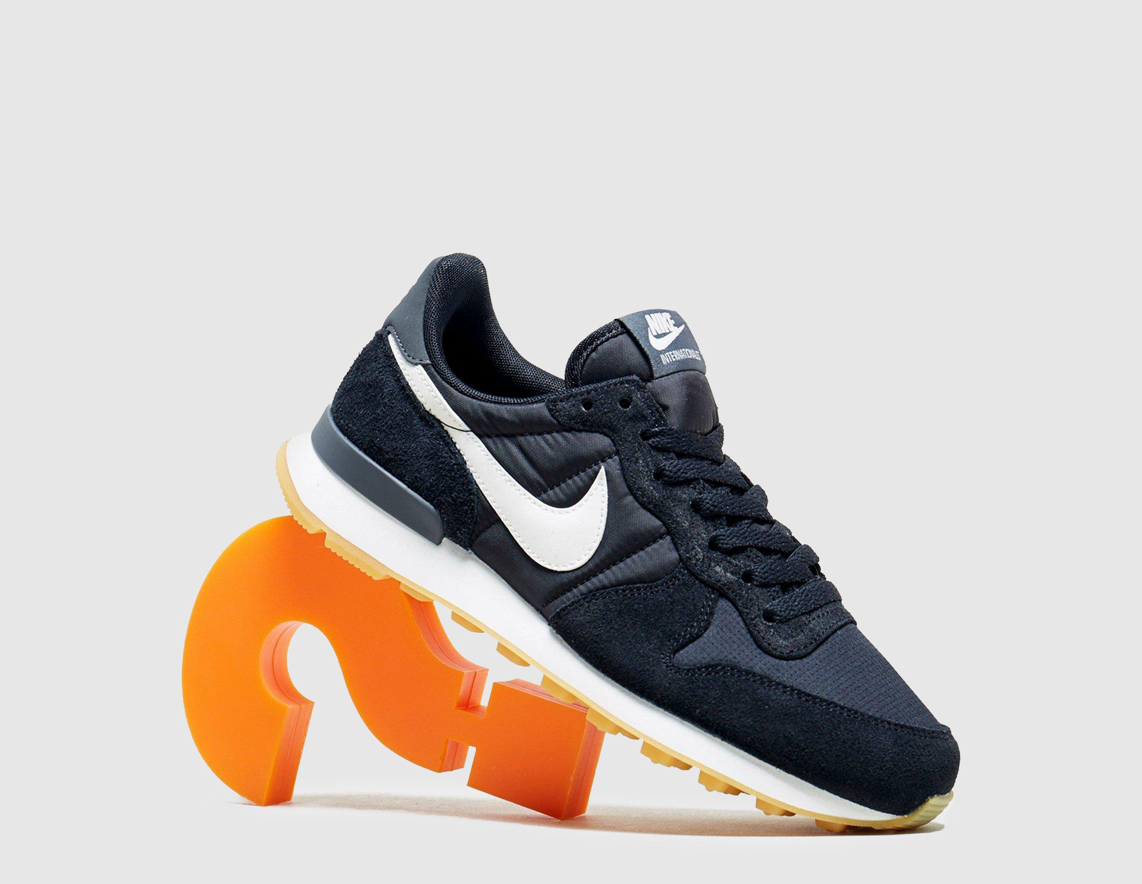 jd sports nike internationalist