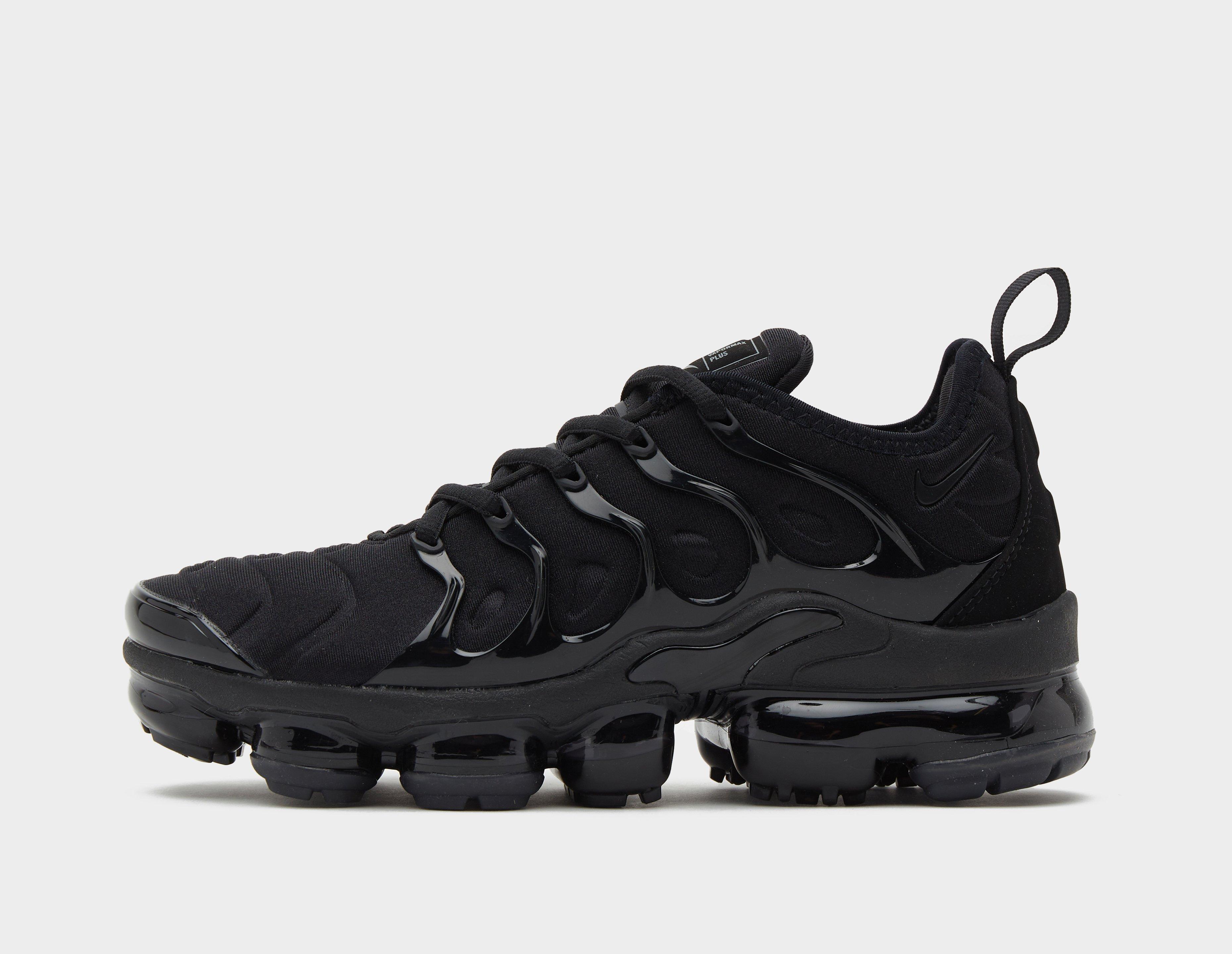 nike vapormax plus black and white womens