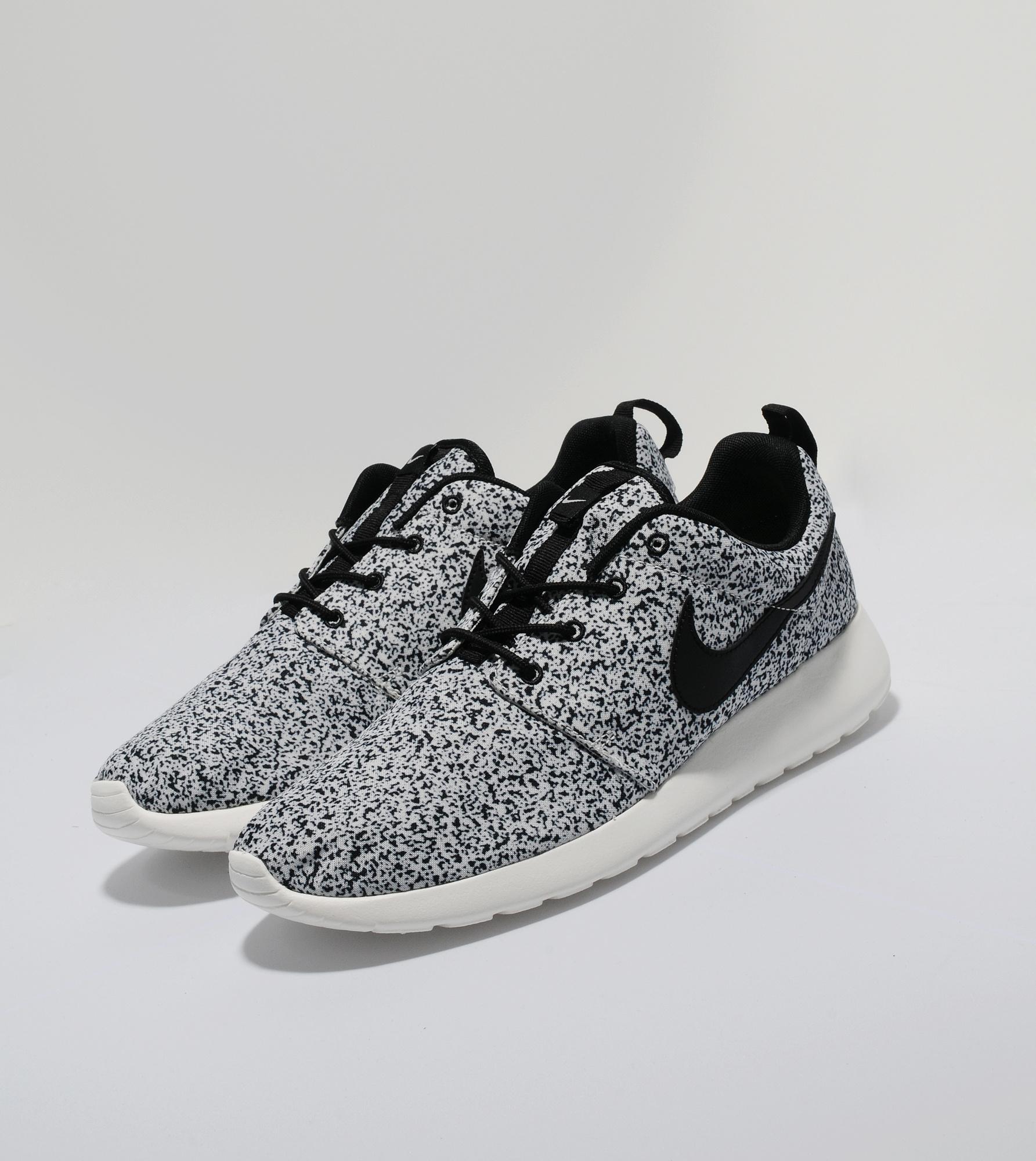 roshe run black speckle