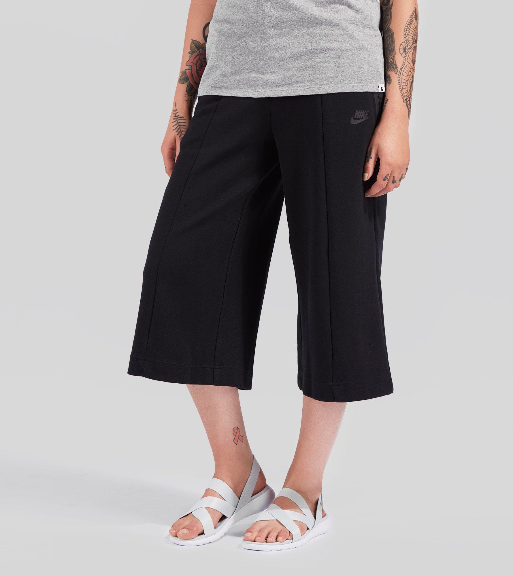 nike tech capri