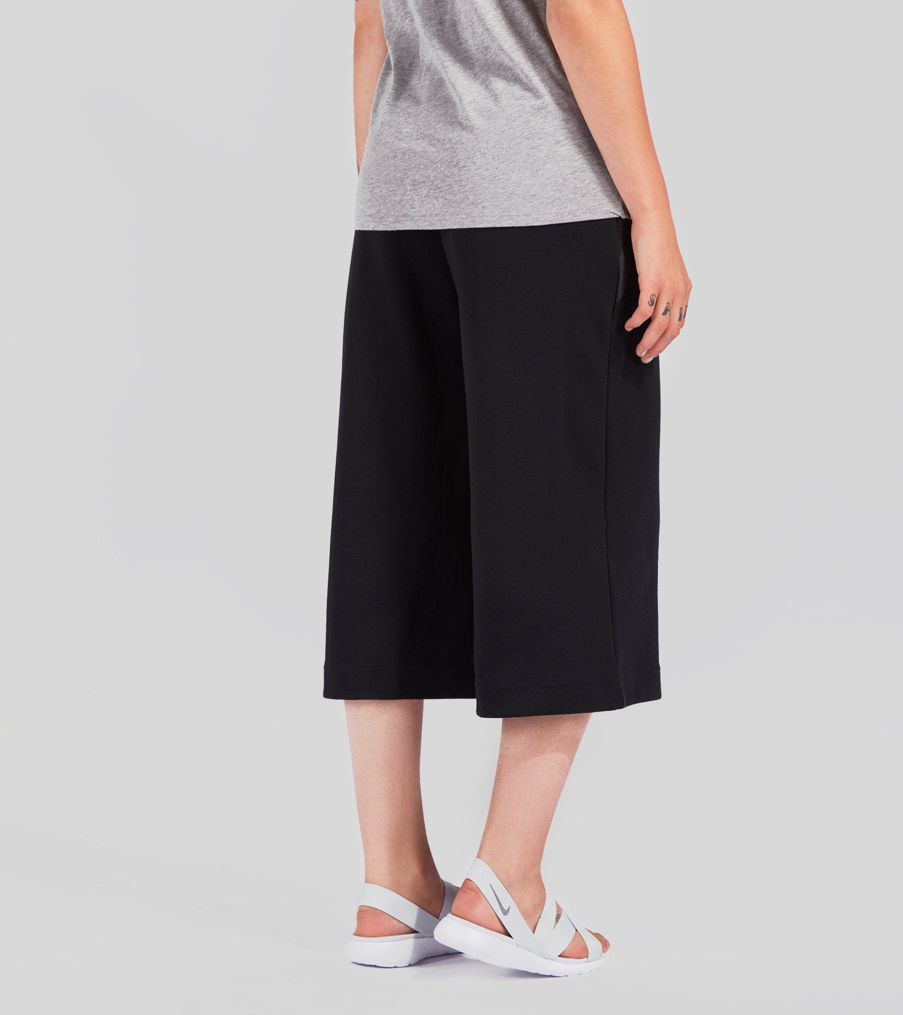 nike tech capri