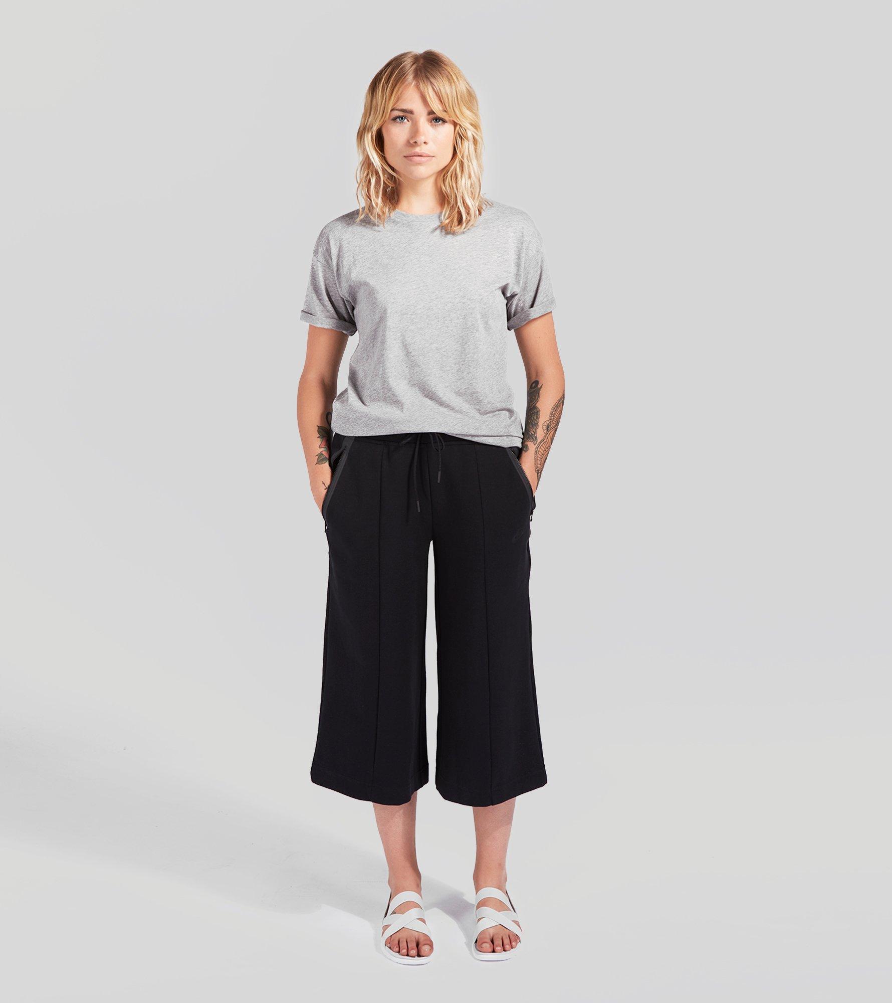 nike tech capri