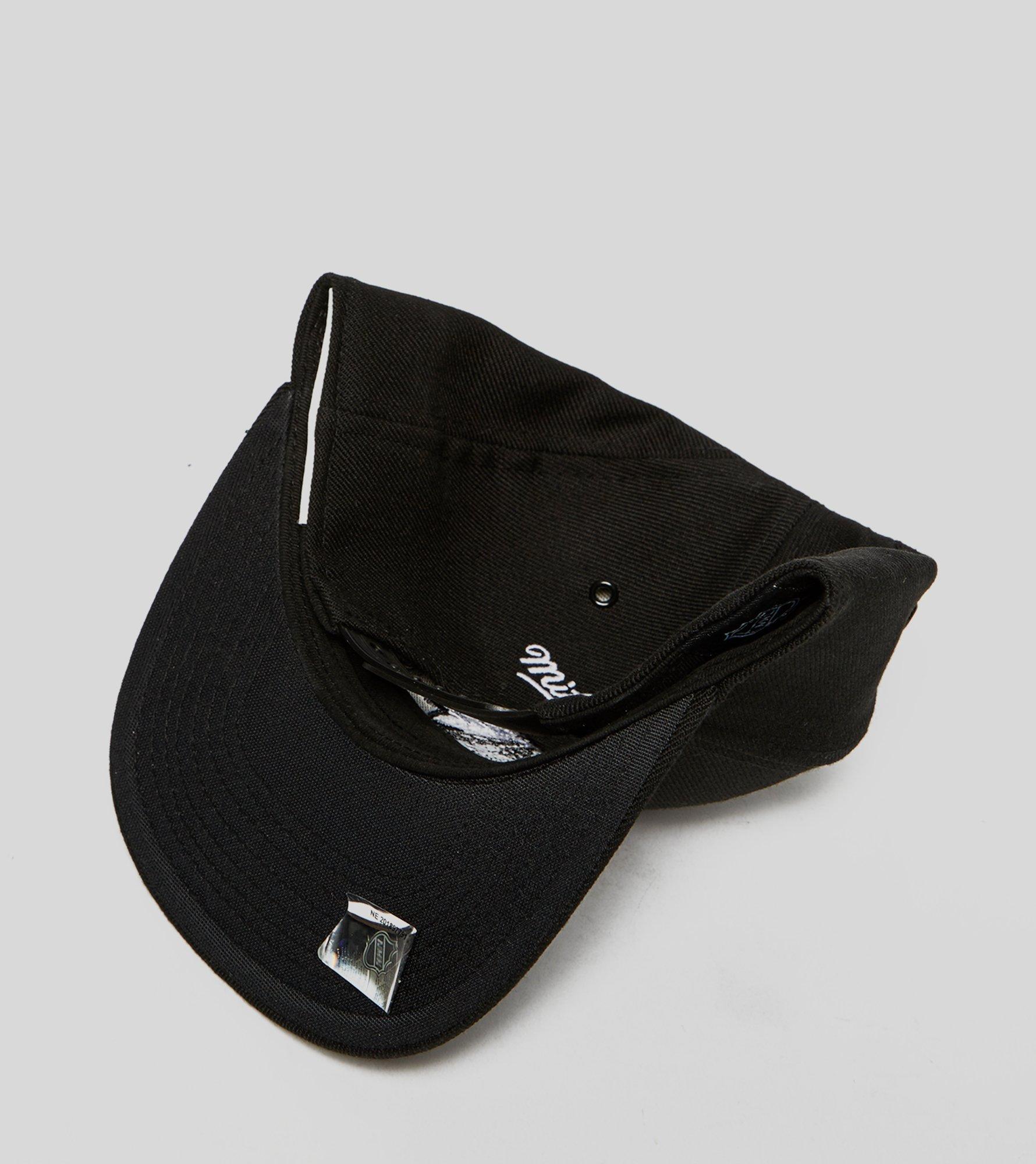 blackhawks carhartt hat