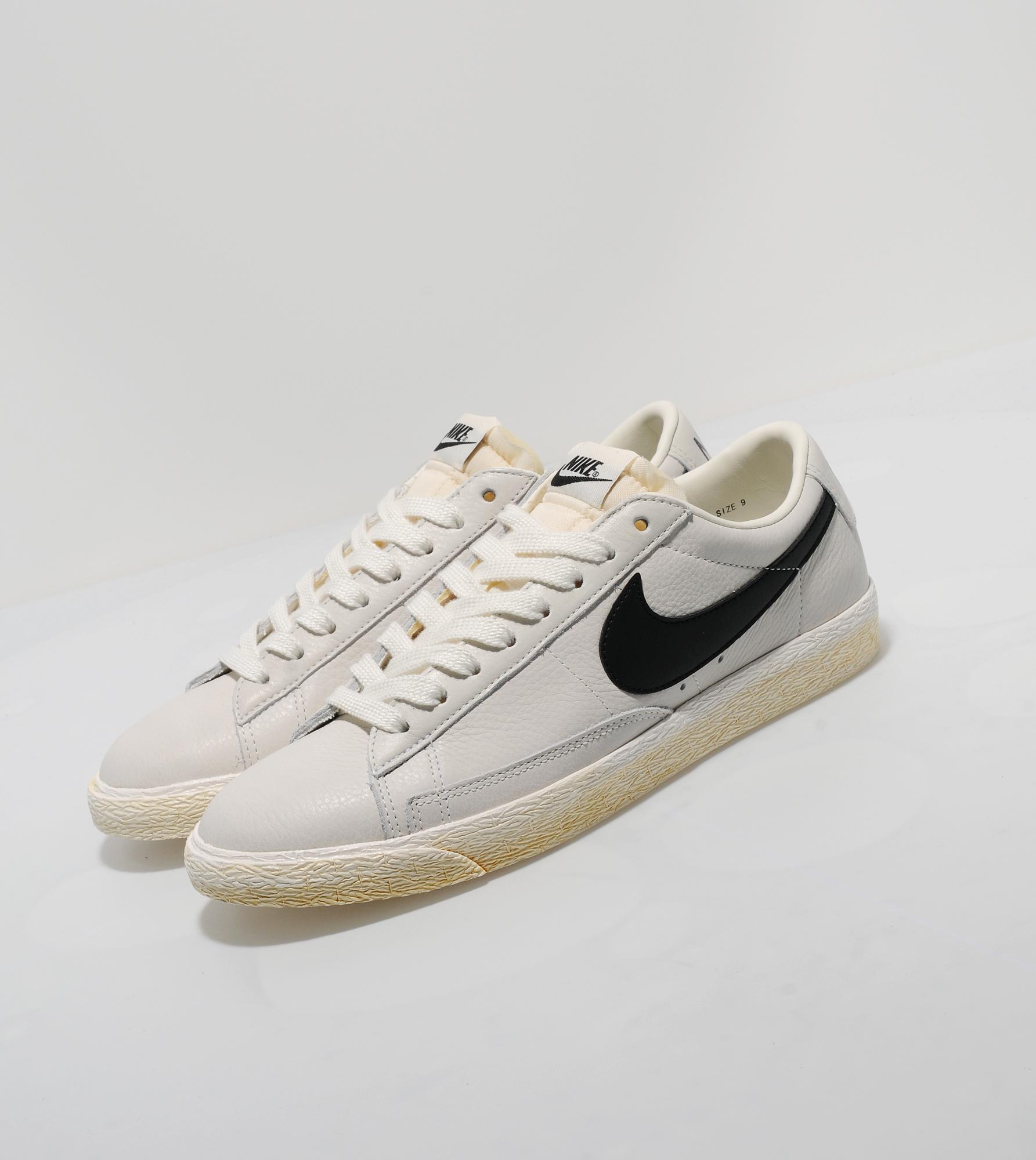 nike blazer low vintage beige