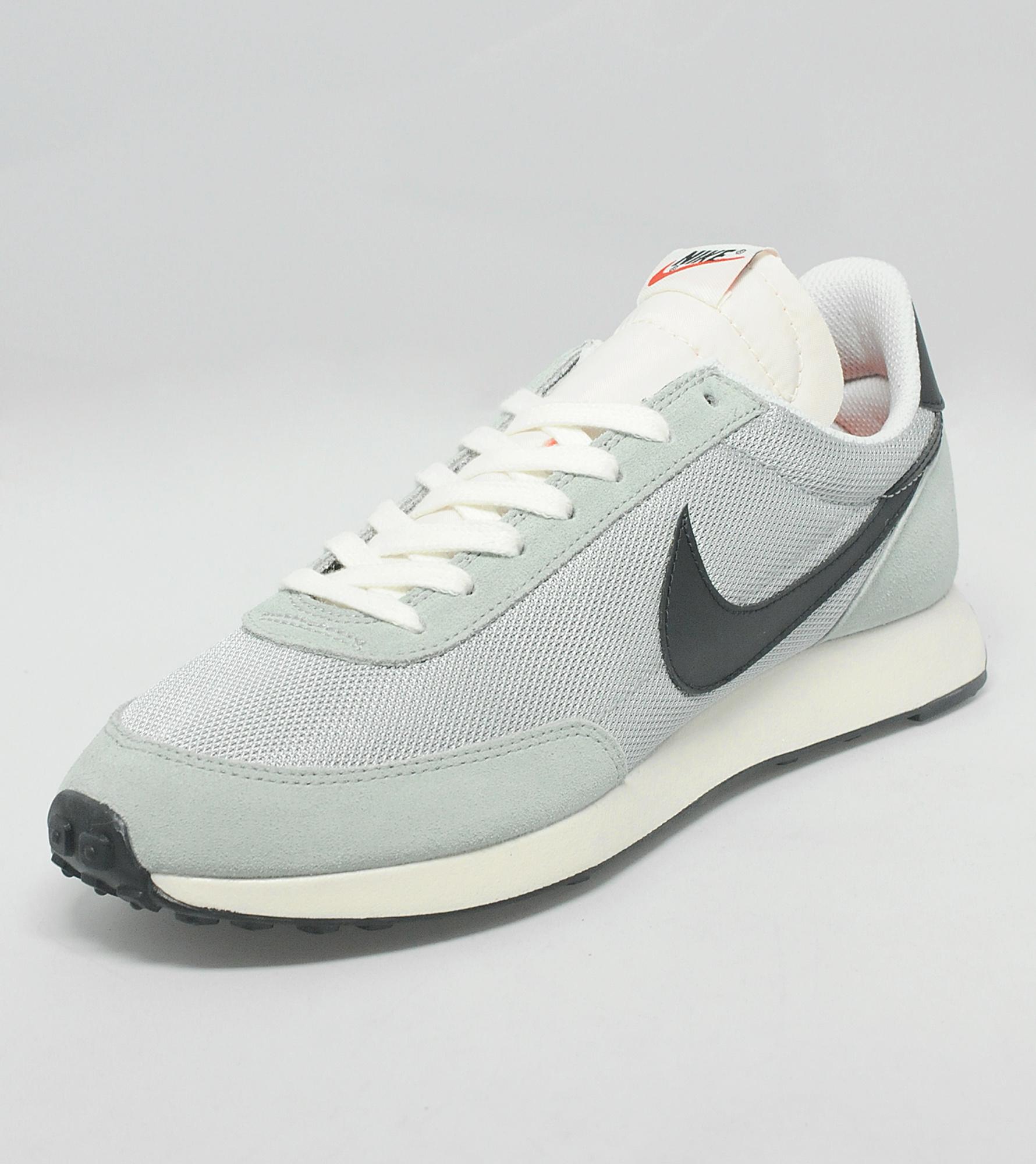 nike tailwind size