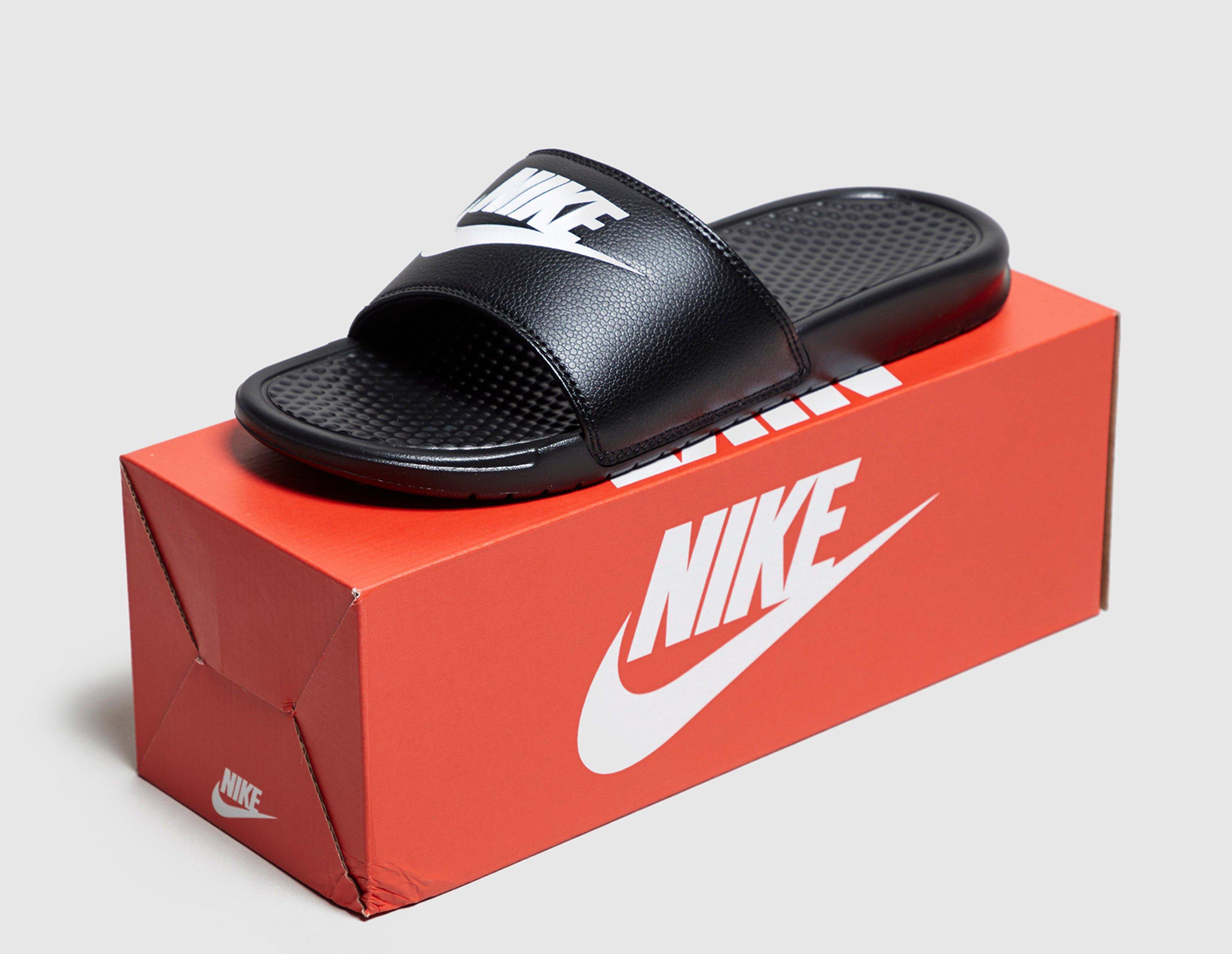 ukuran sandal nike benassi