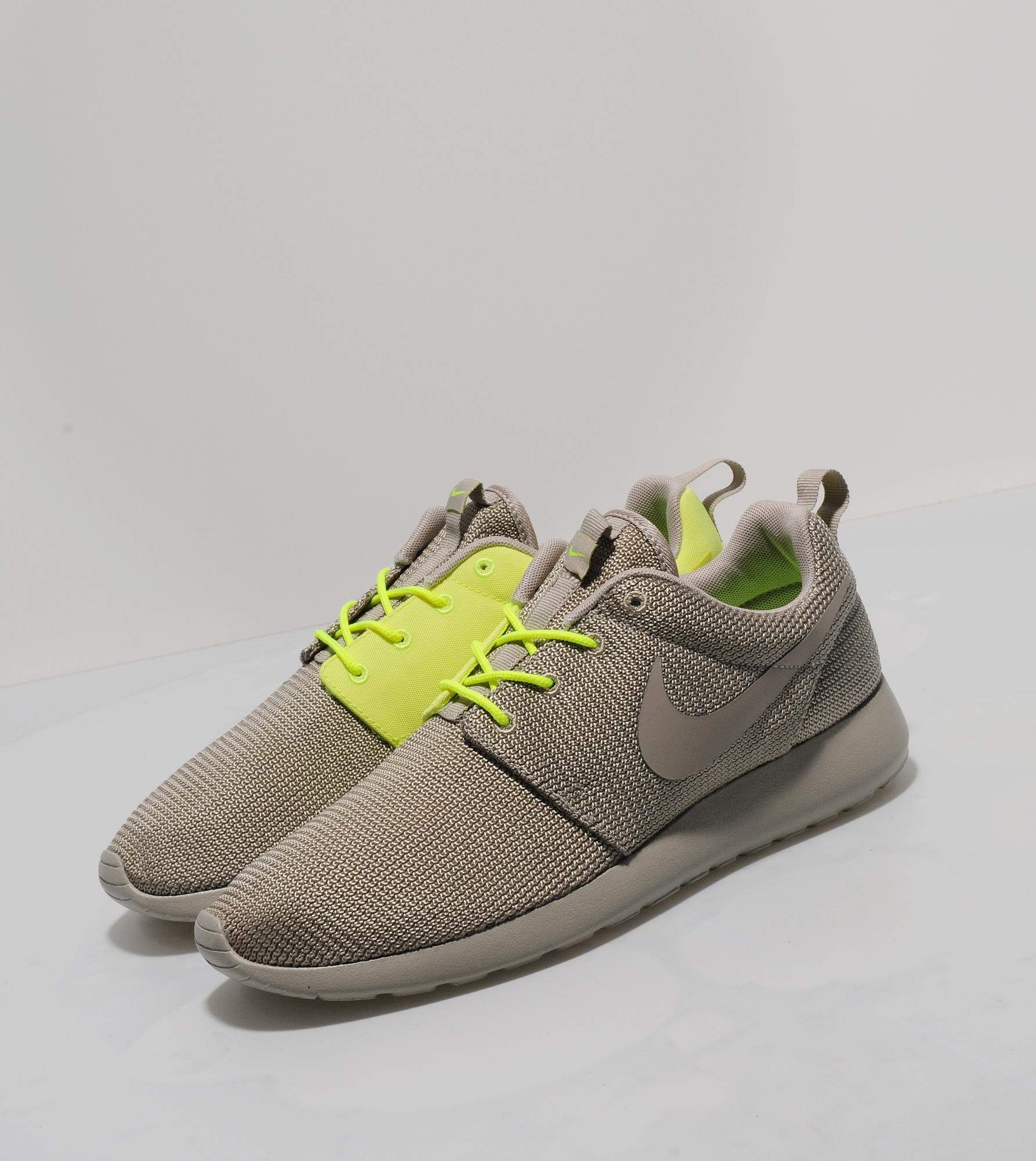 nike roshe run qs