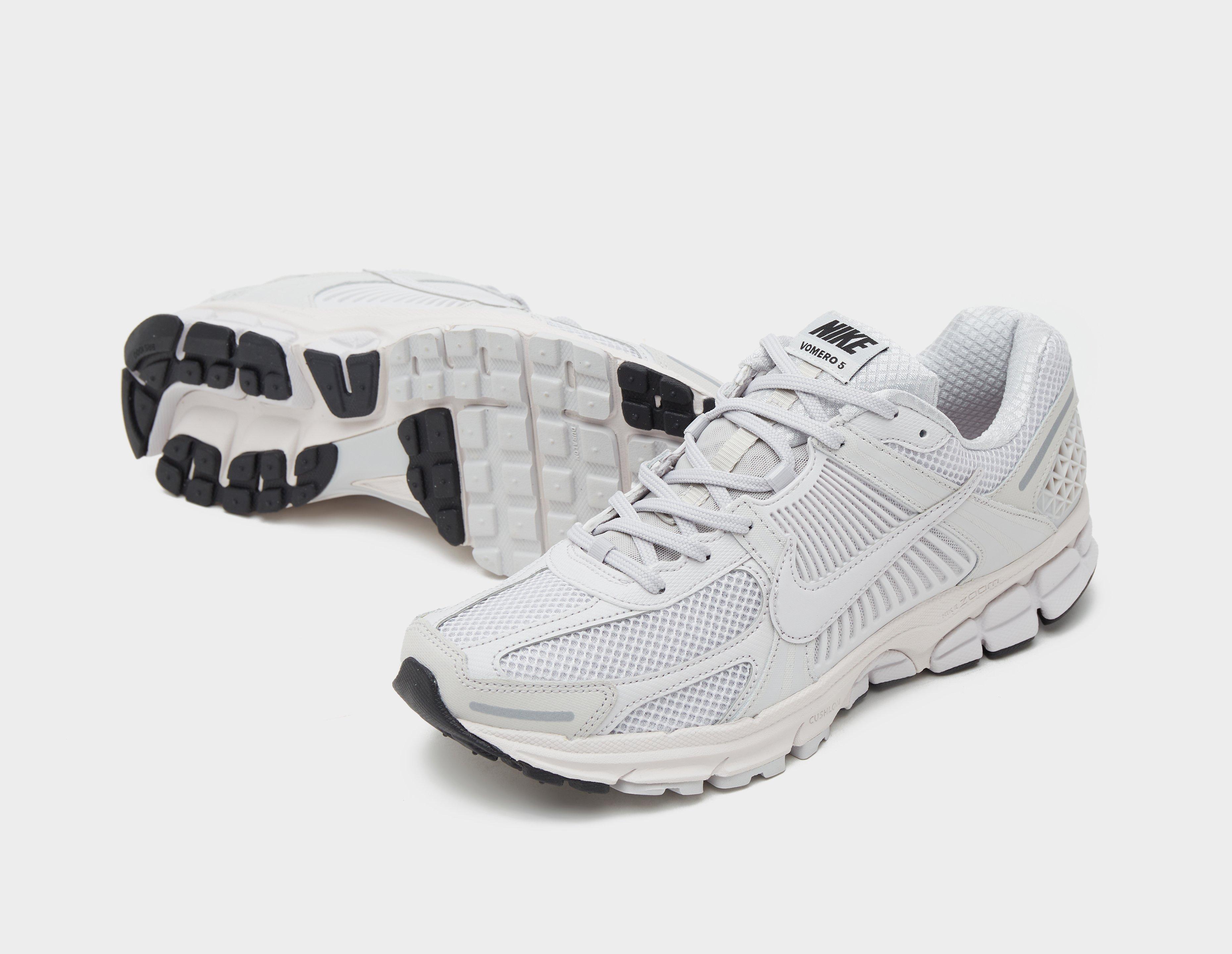 White Nike Zoom Vomero 5 | 13 shox 40 on lost plane studio | Classicfuncenter?