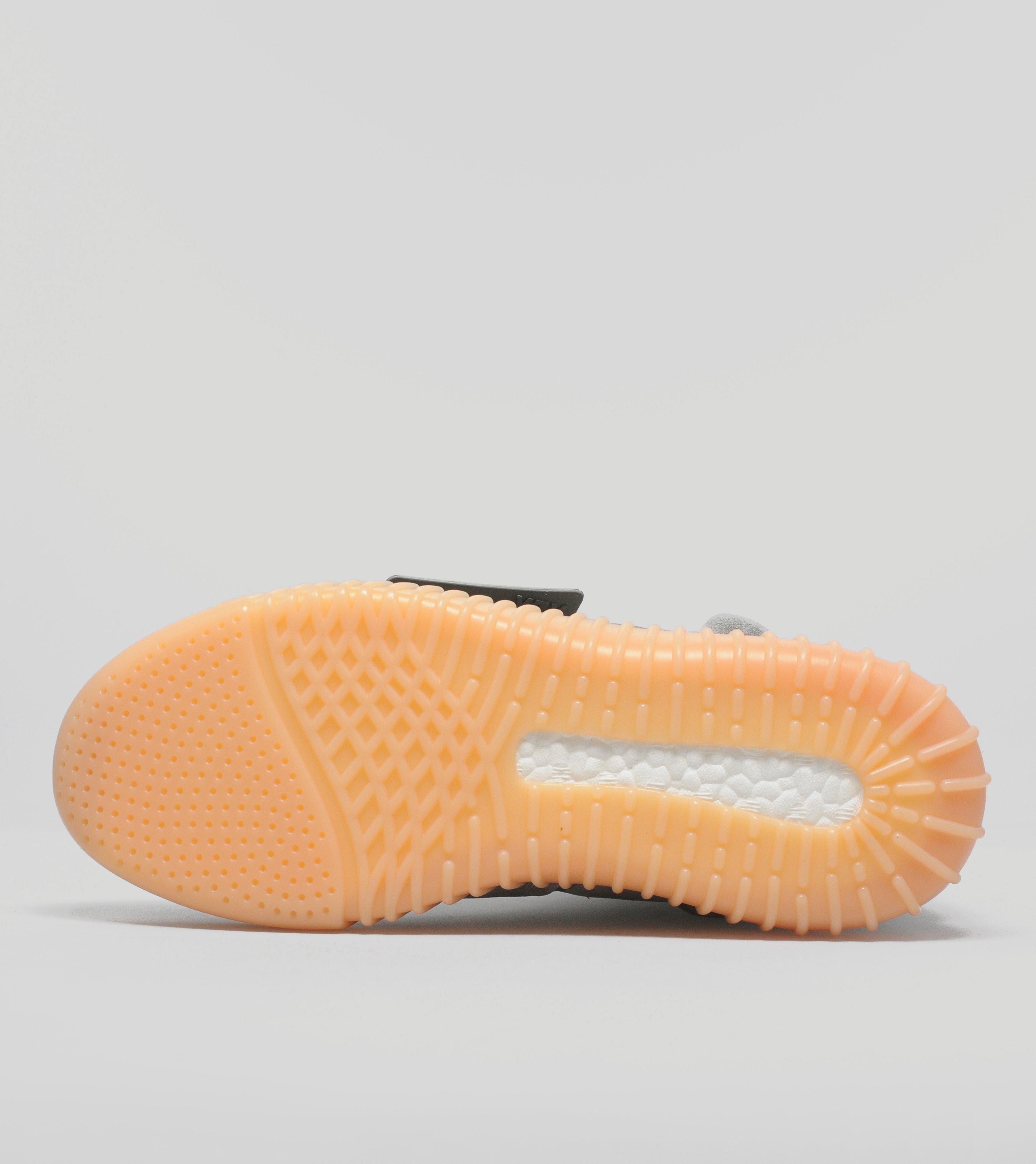 Ordrez Femmes Yeezy 750 tag Vente Pas Cher taille 39