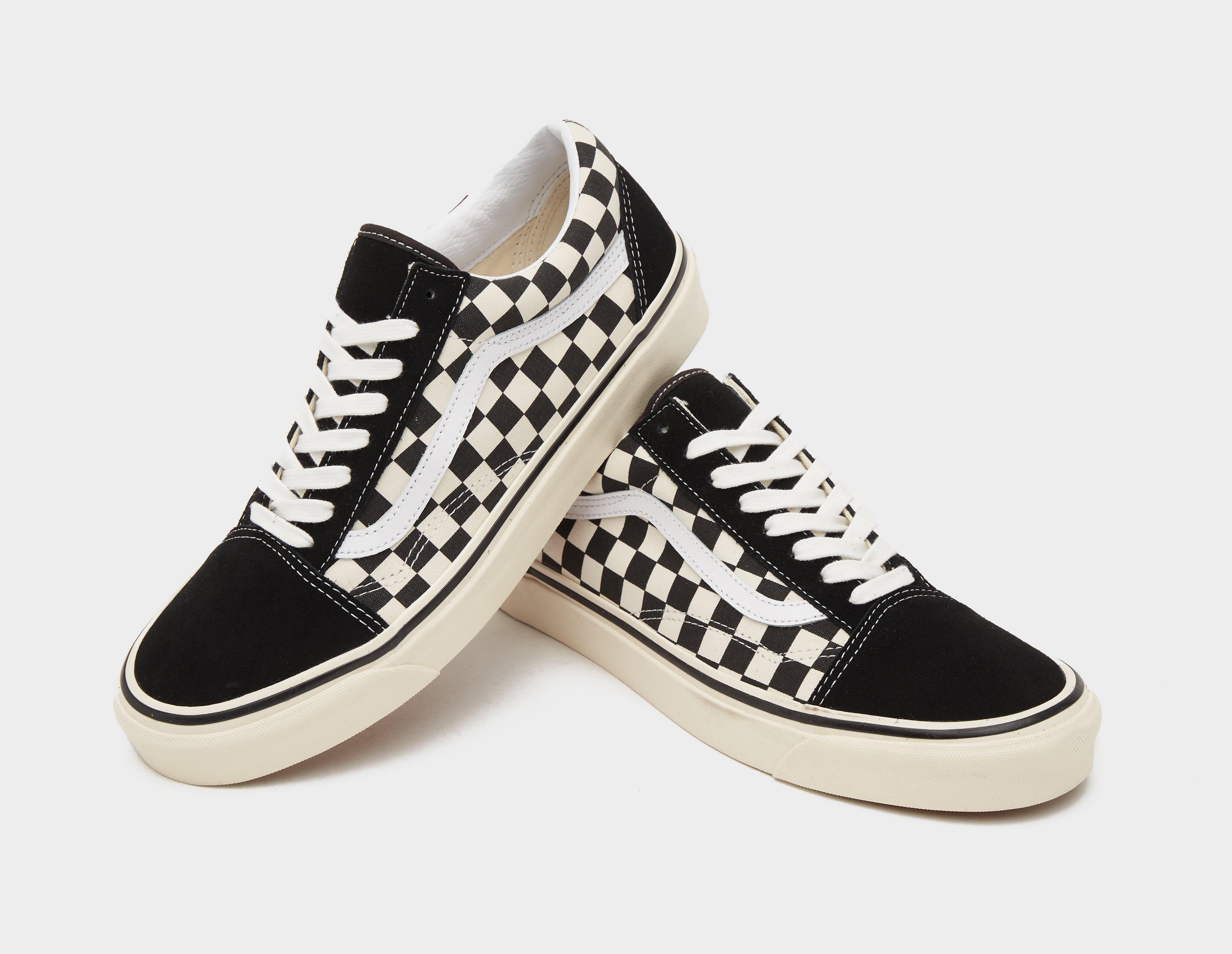 Checkerd black hot sale vans