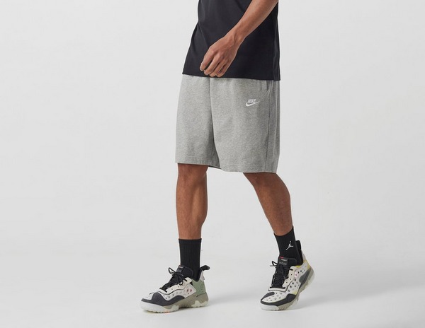 Nike Club Fleece Shorts en Gris | size? España