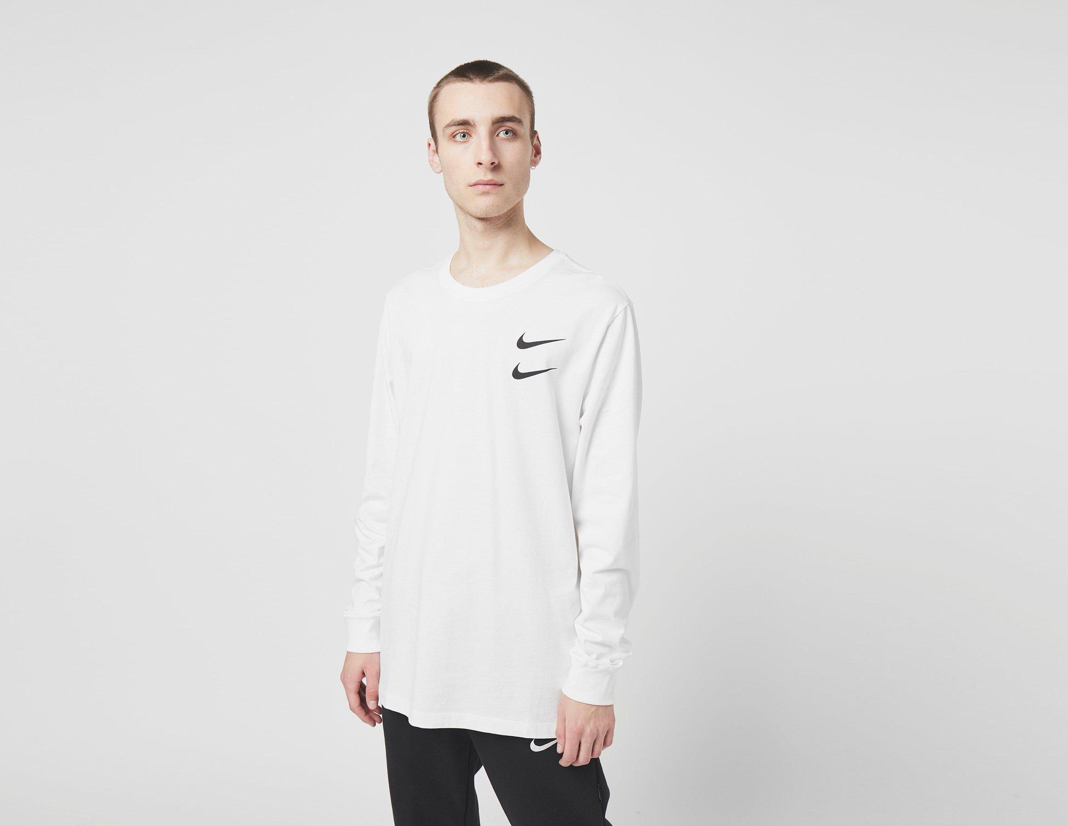 nike swoosh on sleeve