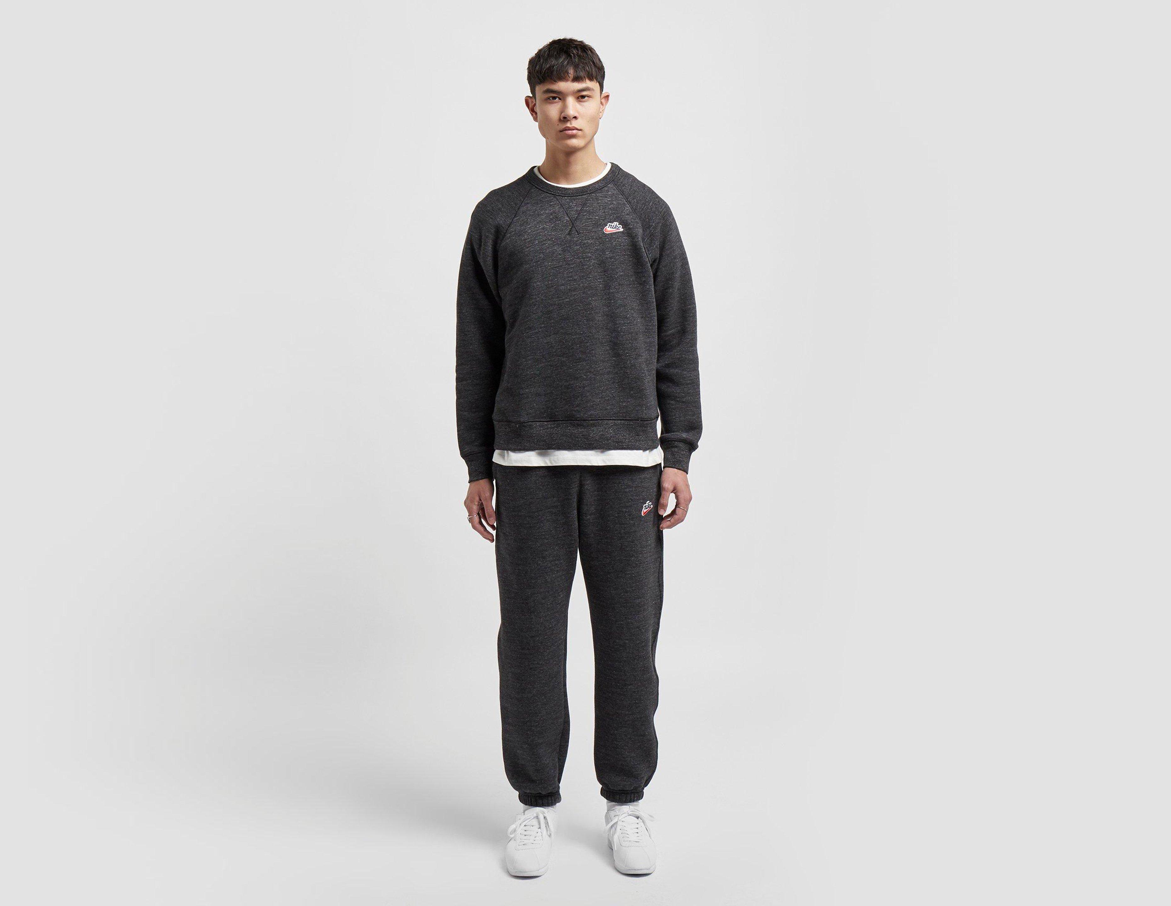 nike heritage crew neck sweat in black