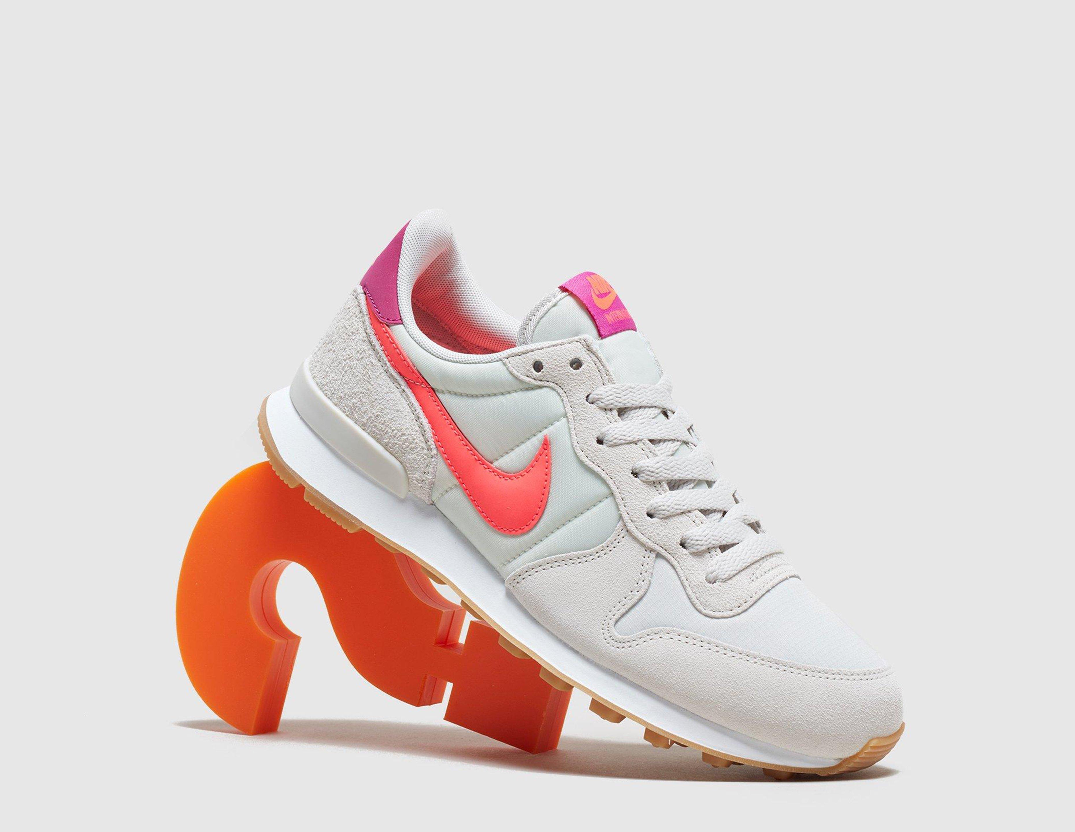 nike internationalist women