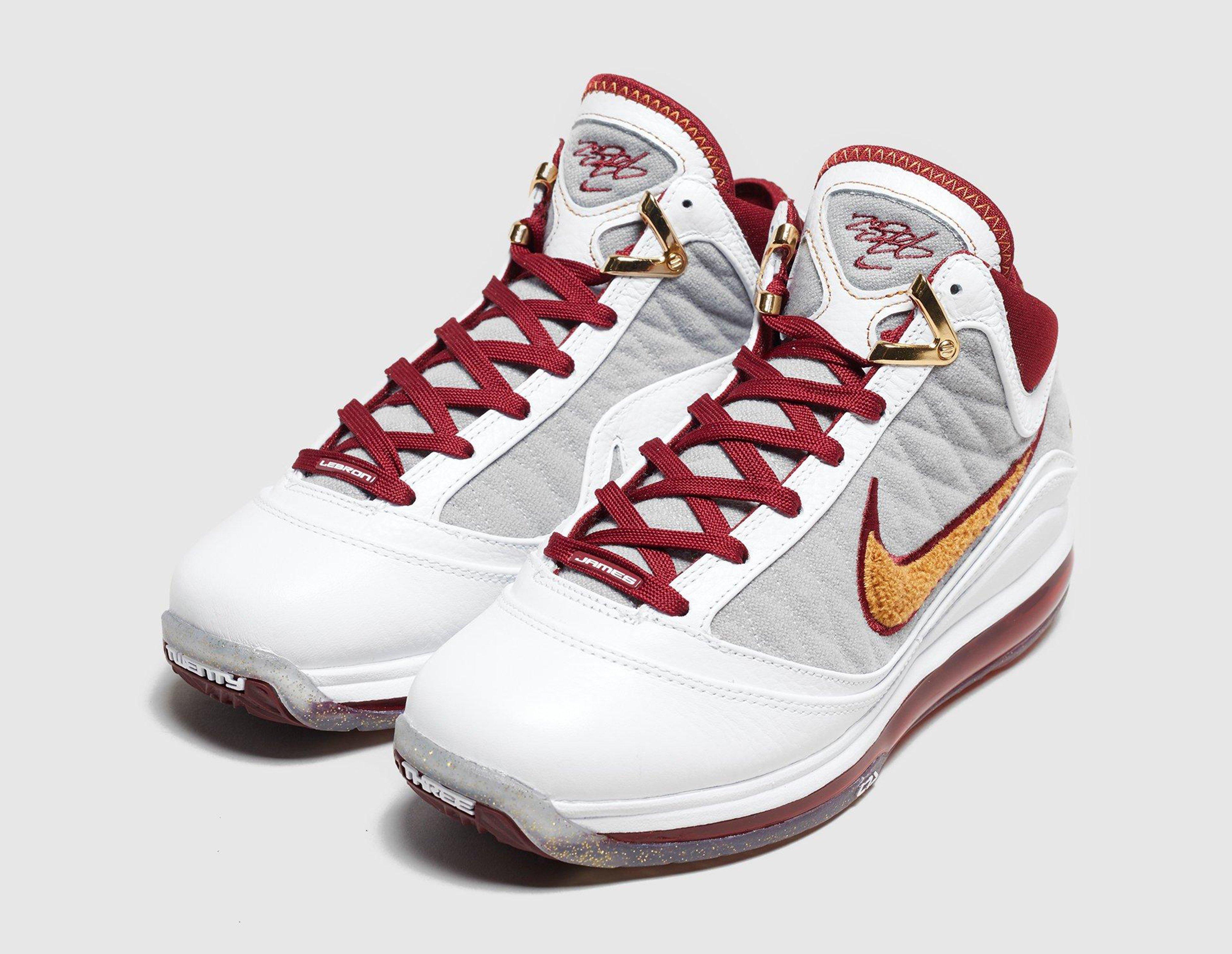 nike lebron v11