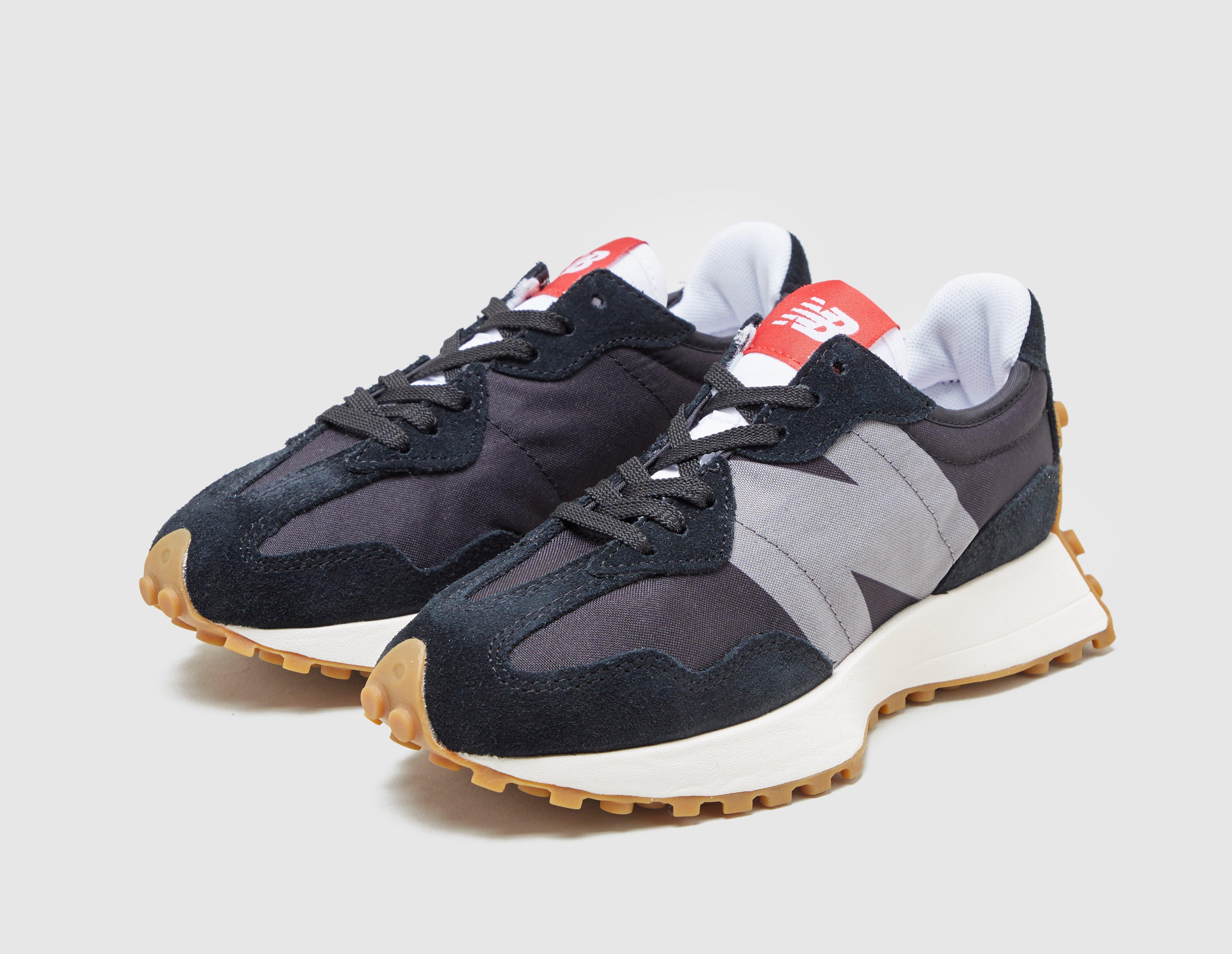 black new balance 327