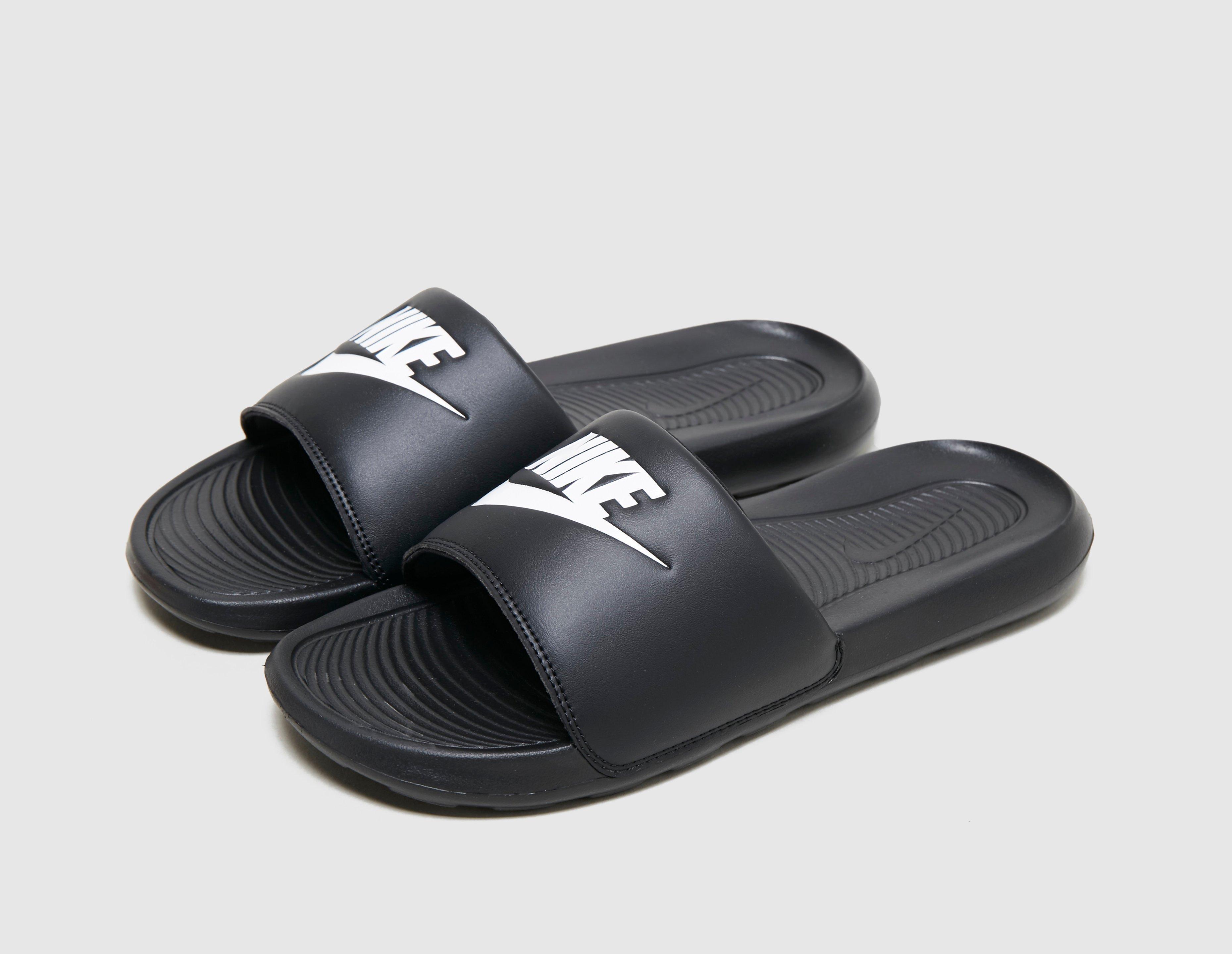 Nike Victori Slides