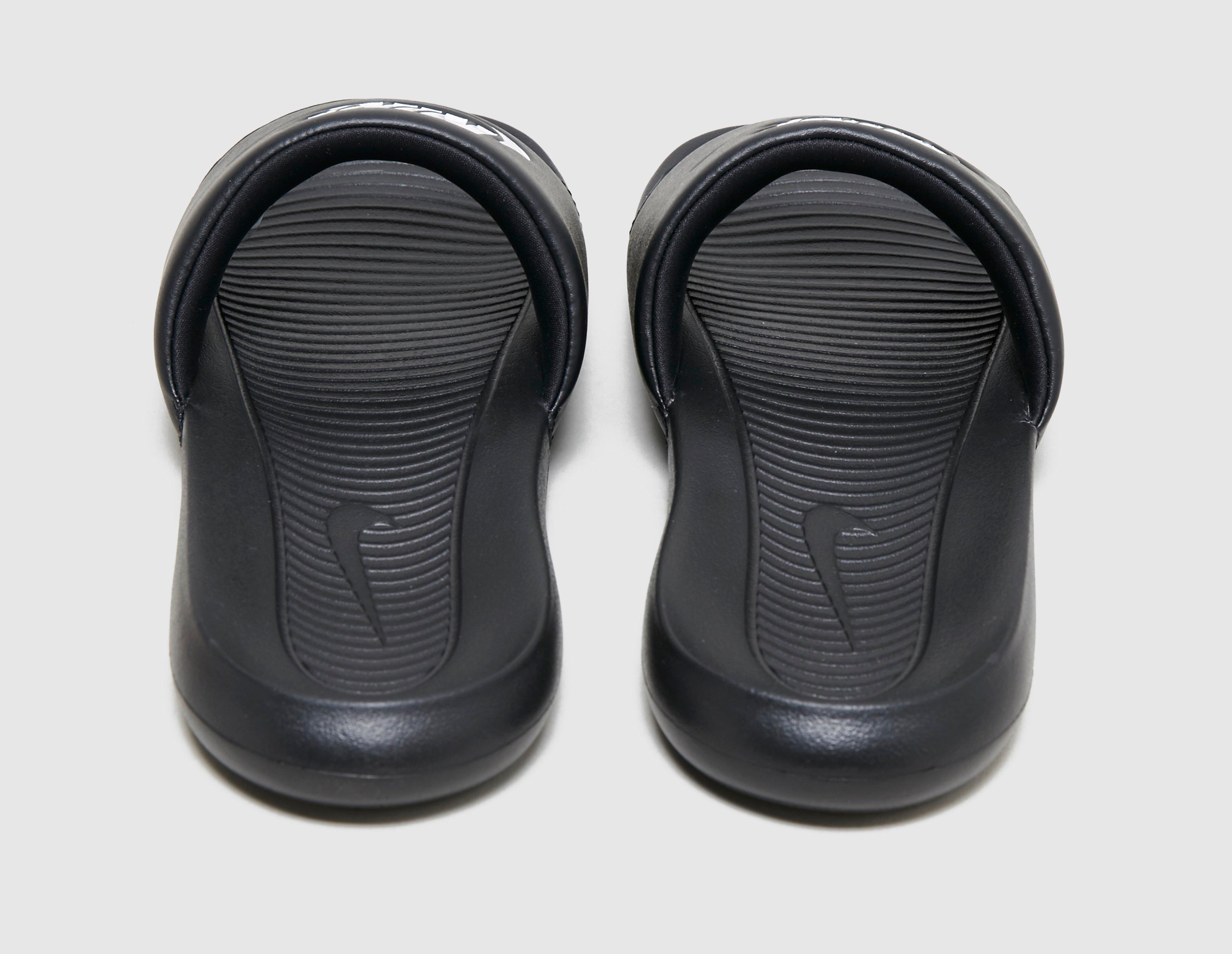 Nike Victori Slides