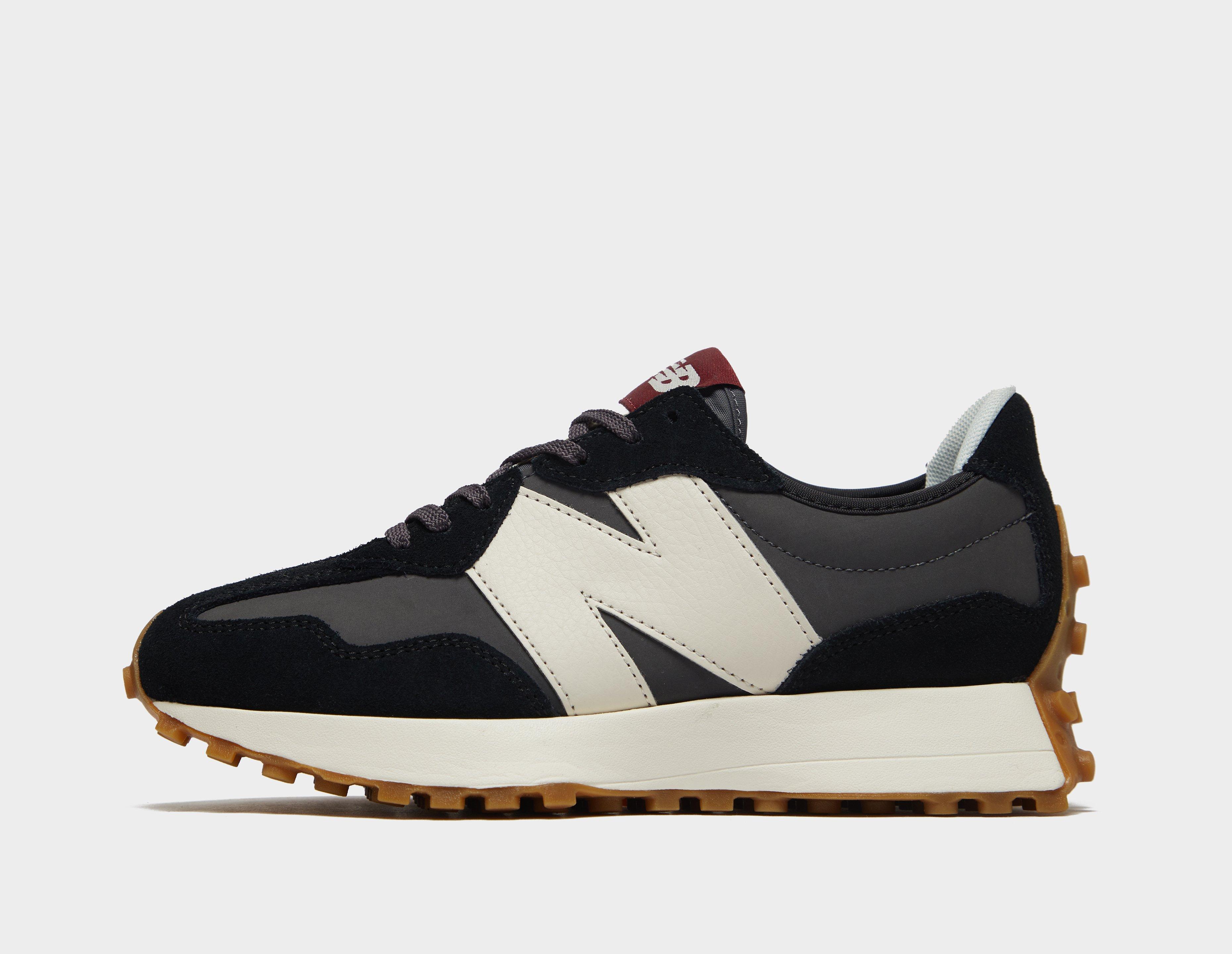 New balance black sneaker online