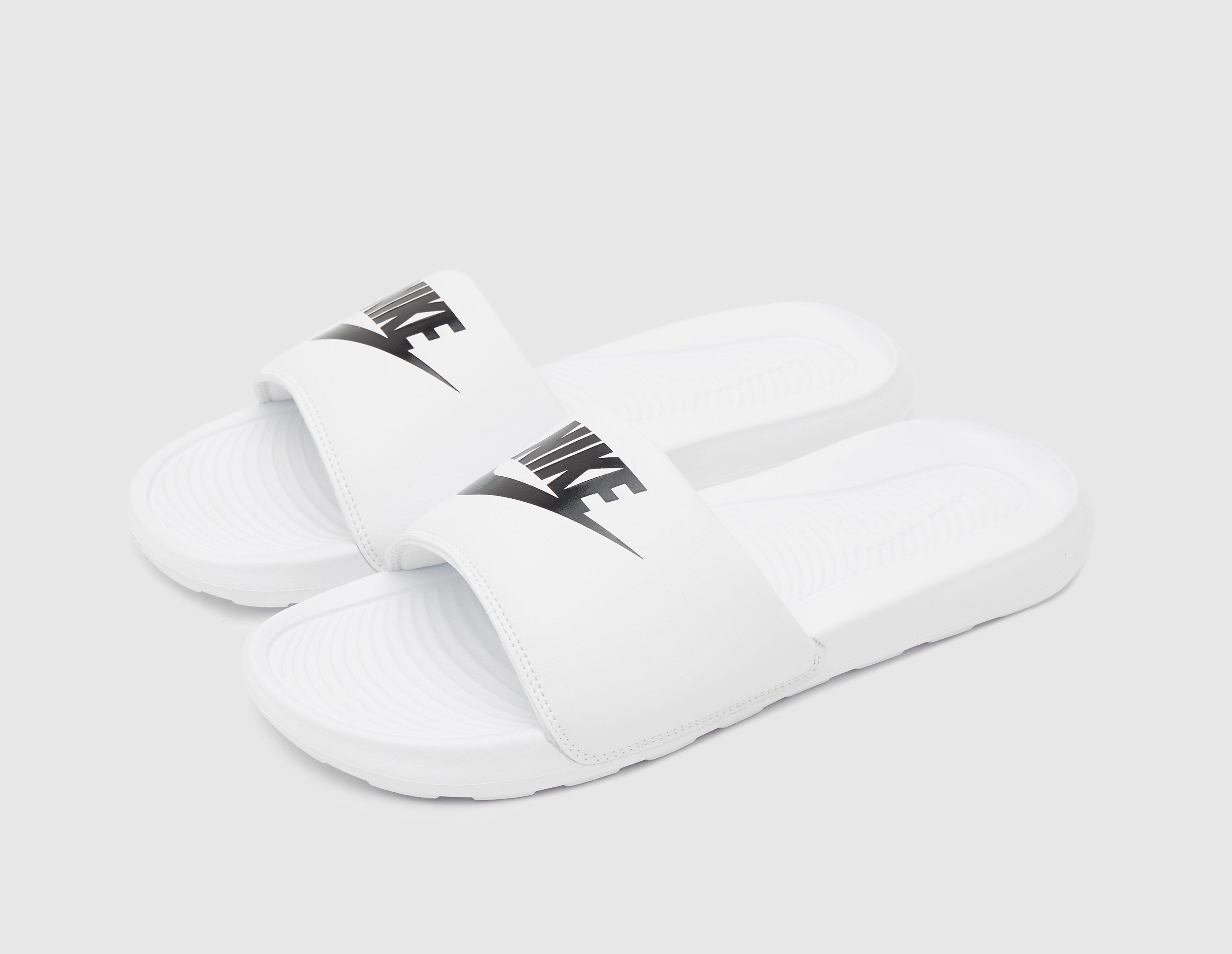 Nike Victori Slides