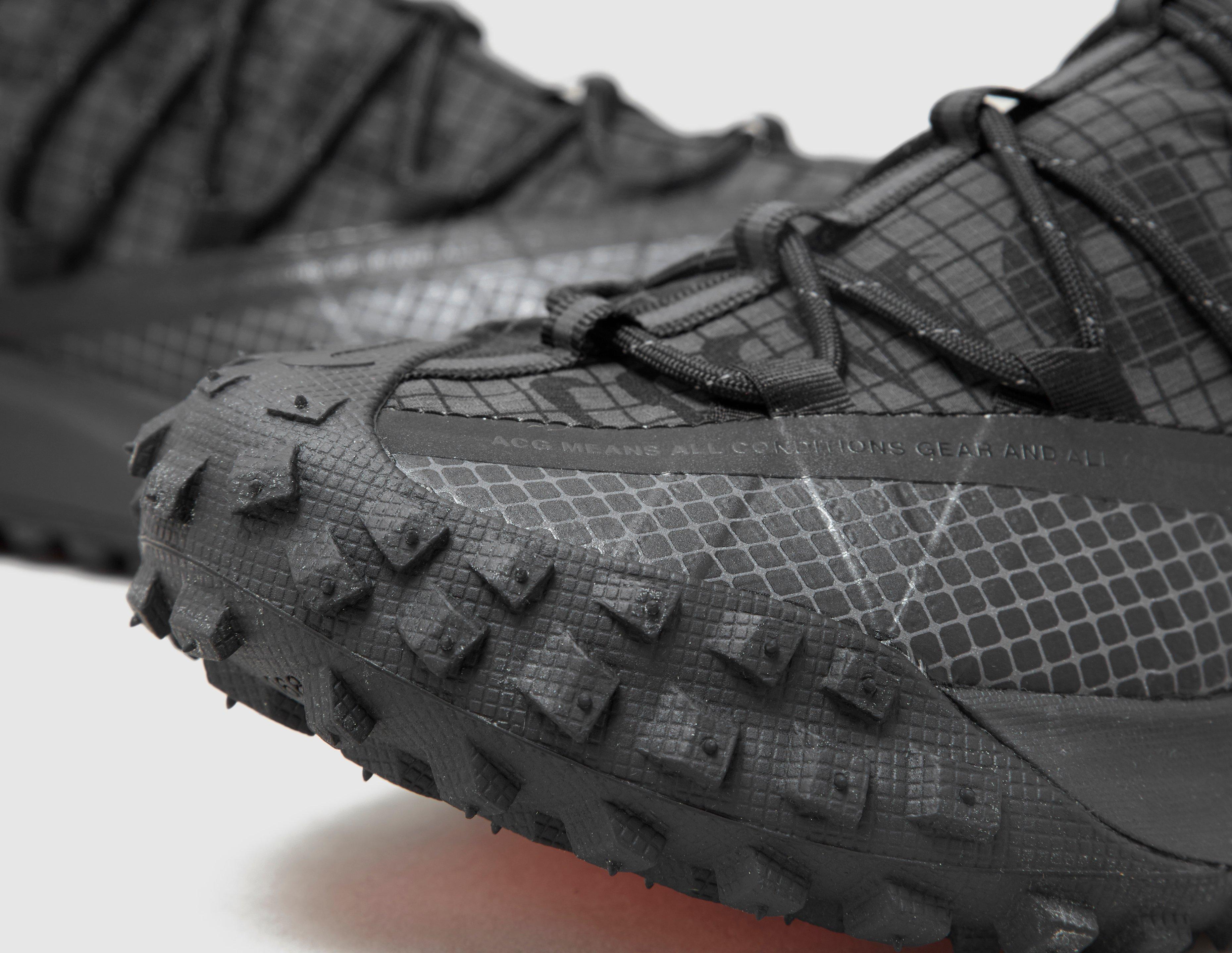 nike mountain fly low