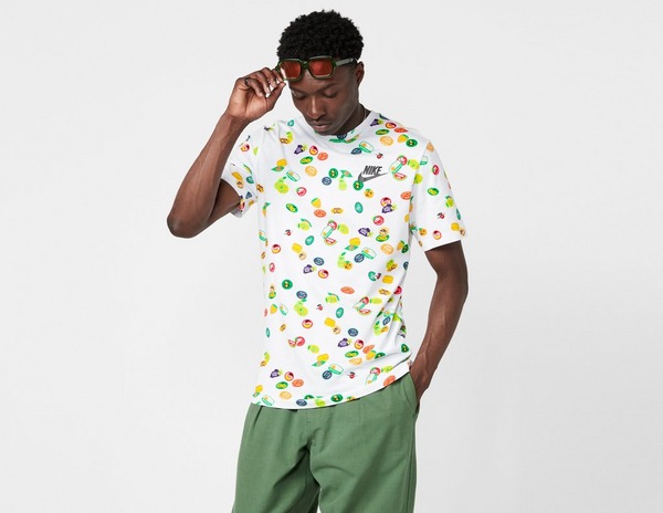 Nike AOP Sticker T-Shirt en | size? España