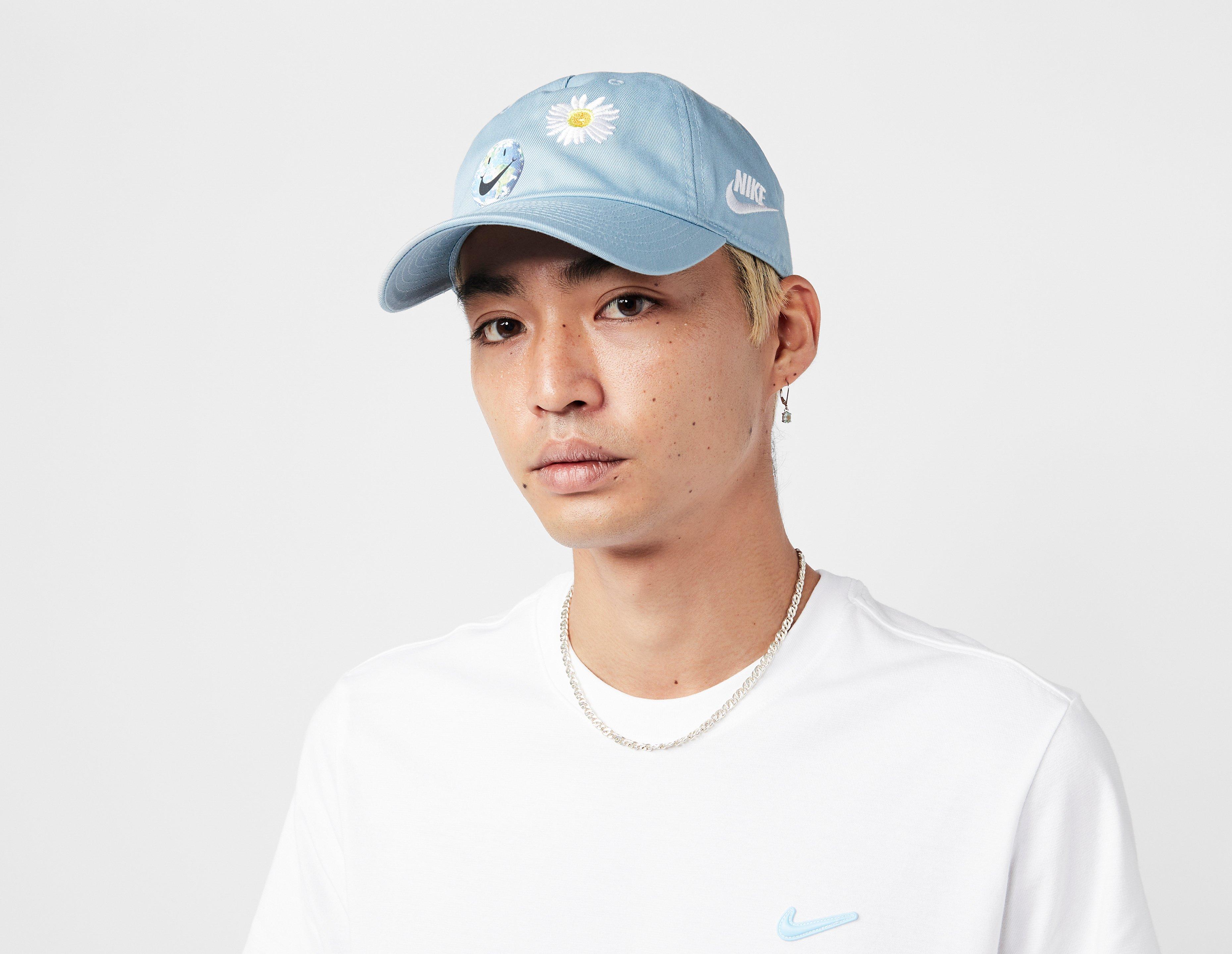 nike cap smiley