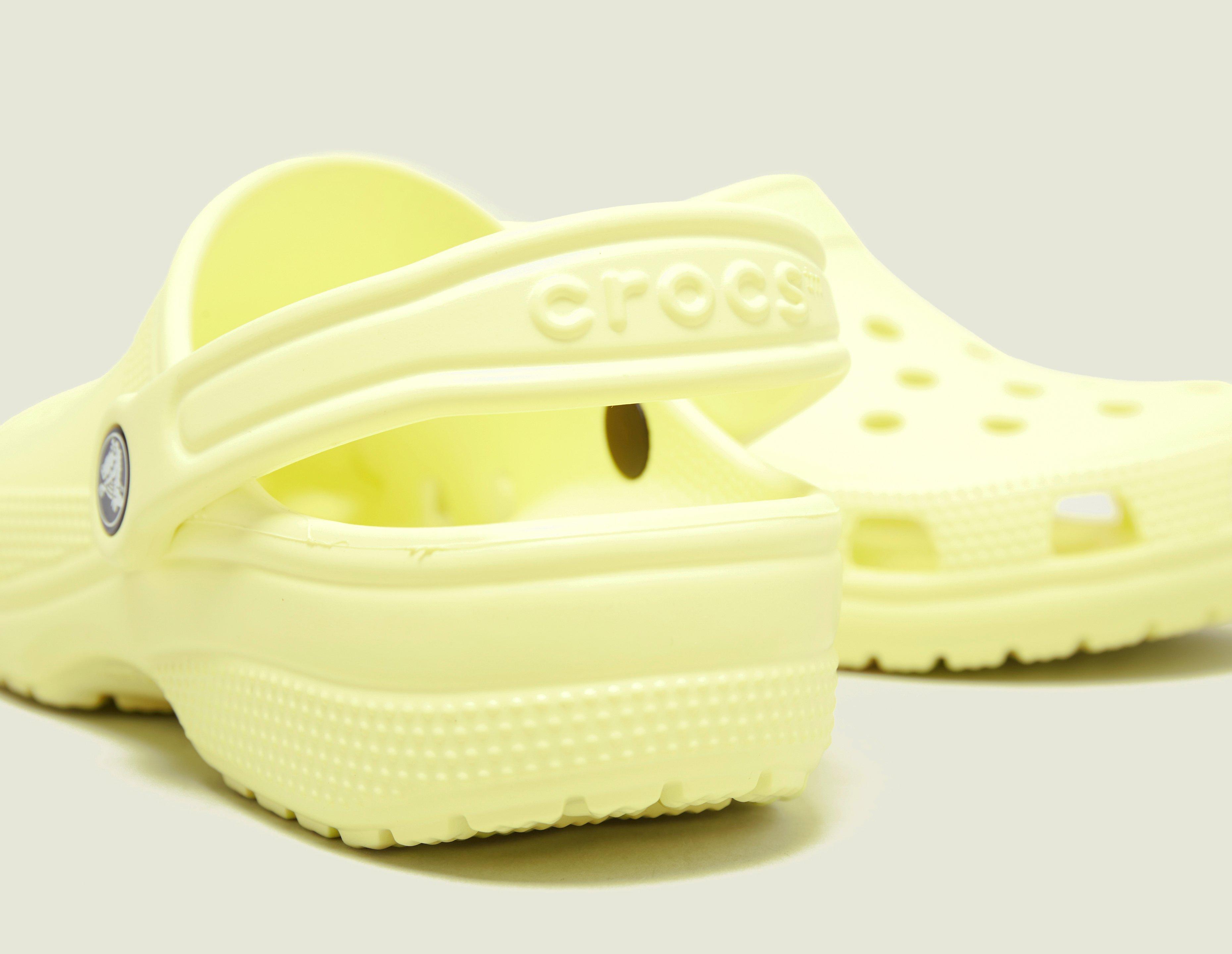 shoe carnival yellow crocs